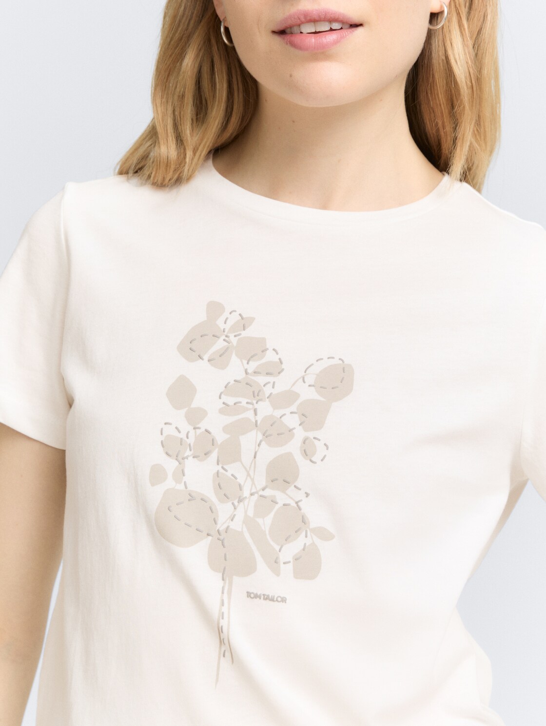 T-Shirt mit Print - Whisper White - Detail-Model-Ansicht