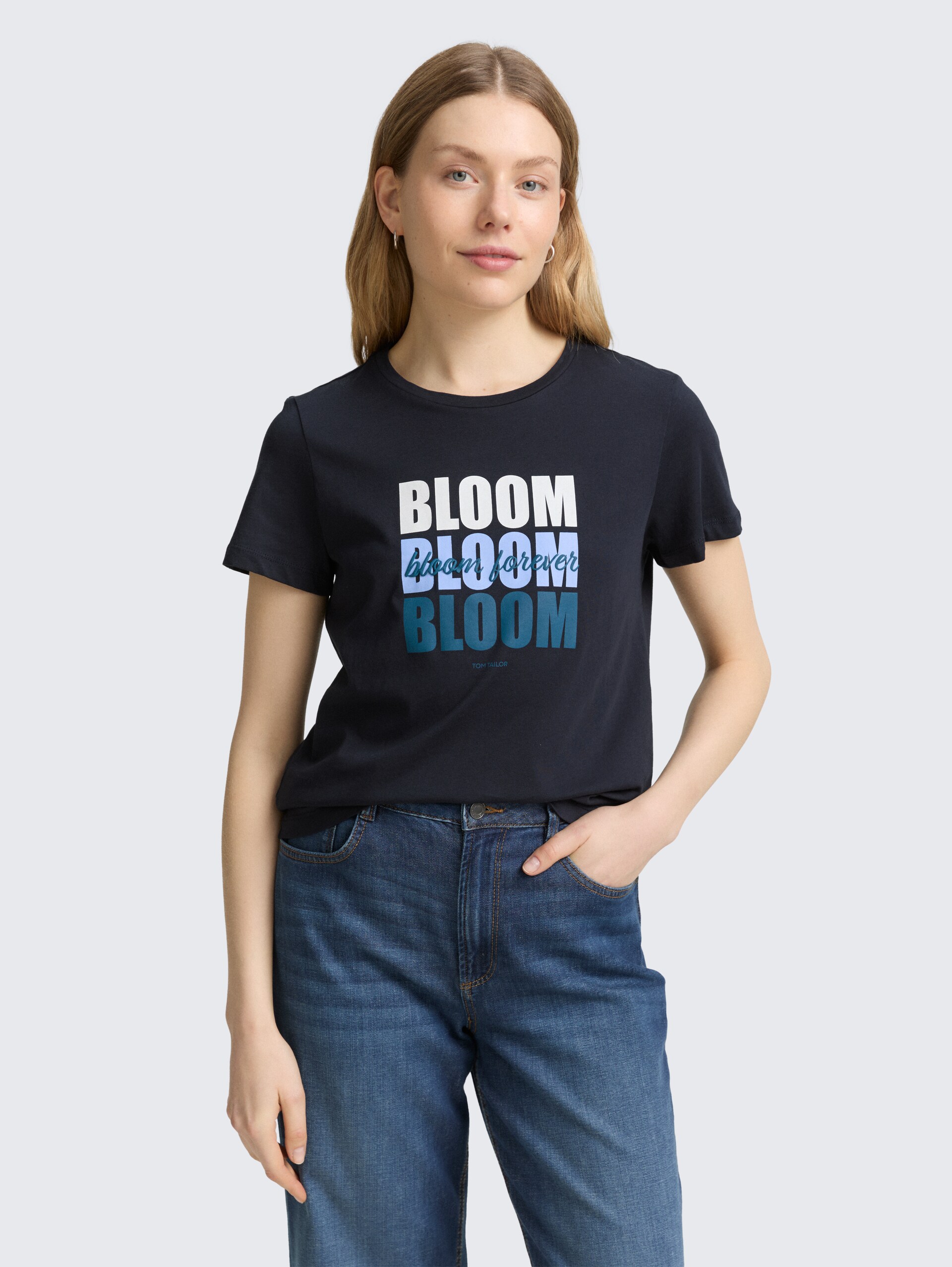 T-Shirt mit Print - Lunar Eclipse - Ausschnitt Model-Vorderansicht