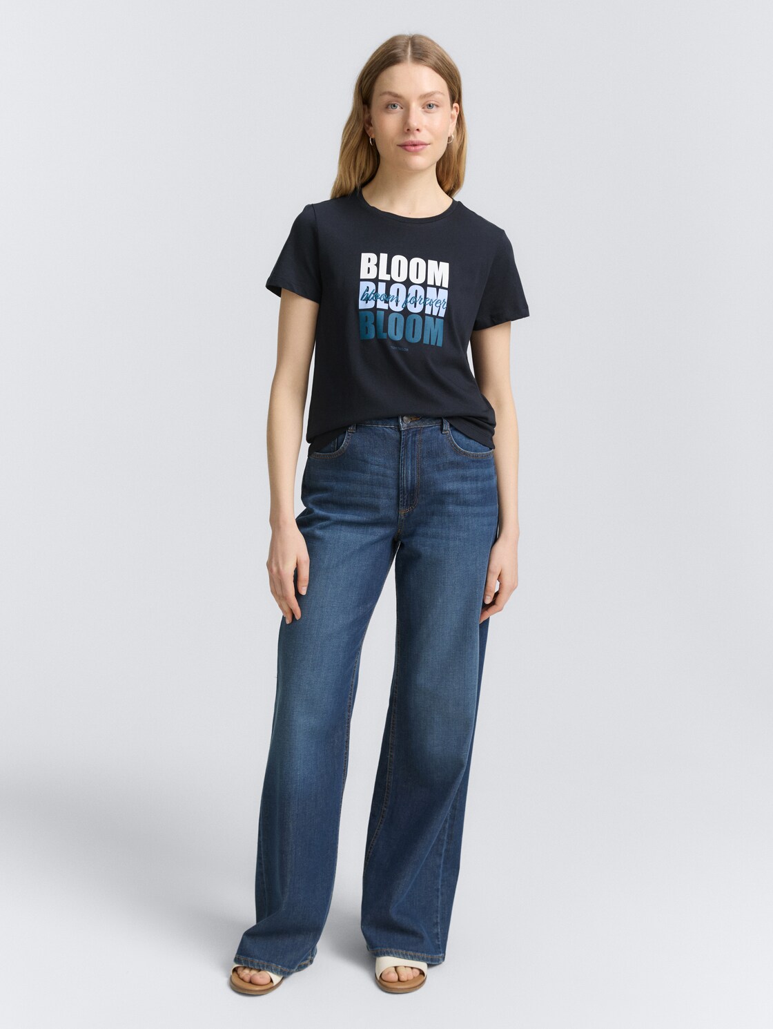 T-Shirt mit Print - Lunar Eclipse - Model-Vorderansicht