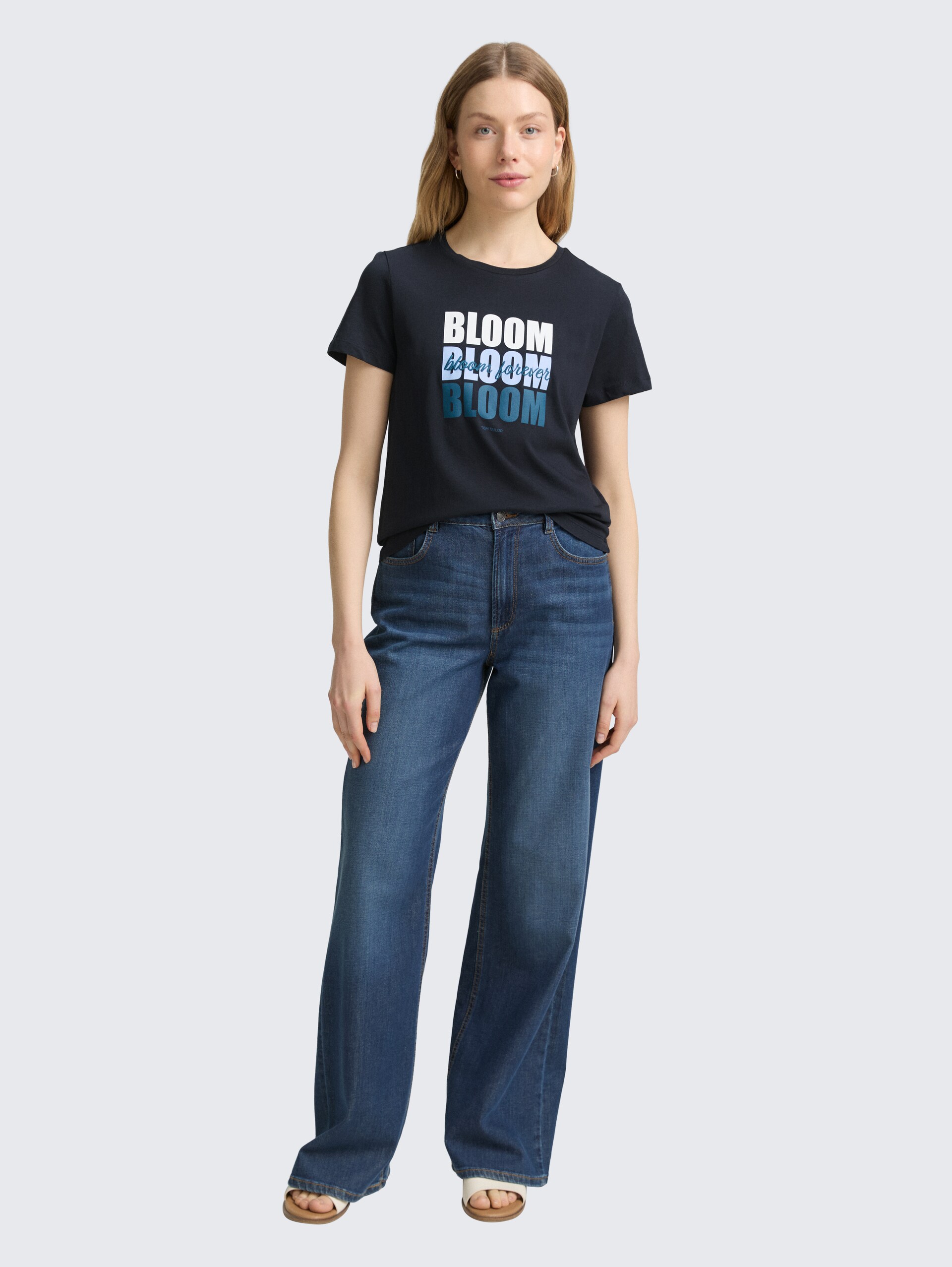 T-Shirt mit Print - Lunar Eclipse - Model-Vorderansicht