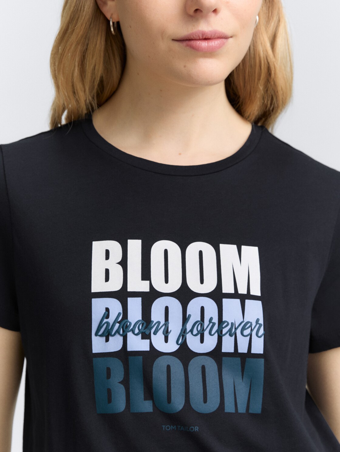 T-Shirt mit Print - Lunar Eclipse - Detail-Model-Ansicht