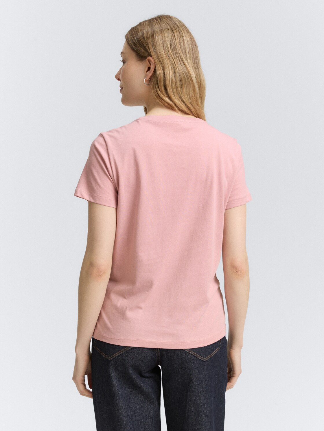 T-Shirt mit Print - Morning Pink - Auschnitt Model-Rückansicht