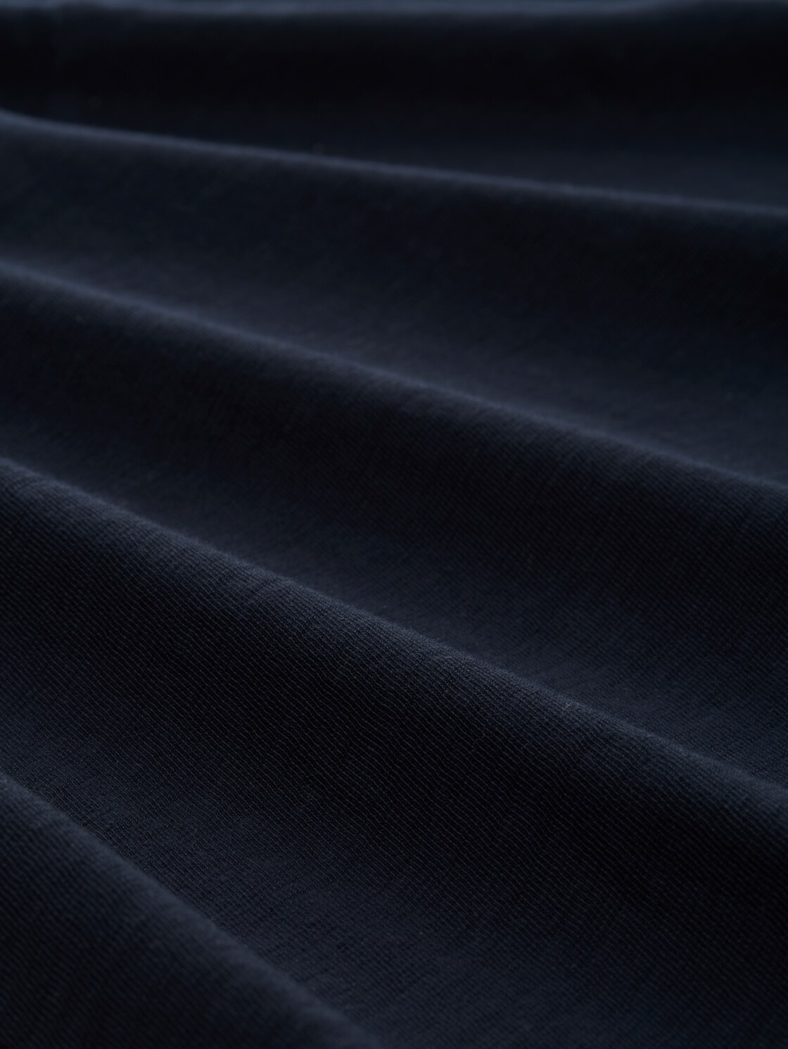 T-Shirt mit V-Ausschnitt - Lunar Eclipse - Material-Ansicht