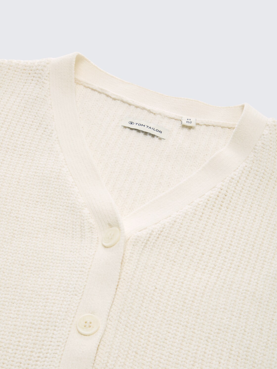 Cropped Cardigan mit V-Ausschnitt - Wool White - Detail-Model-Ansicht