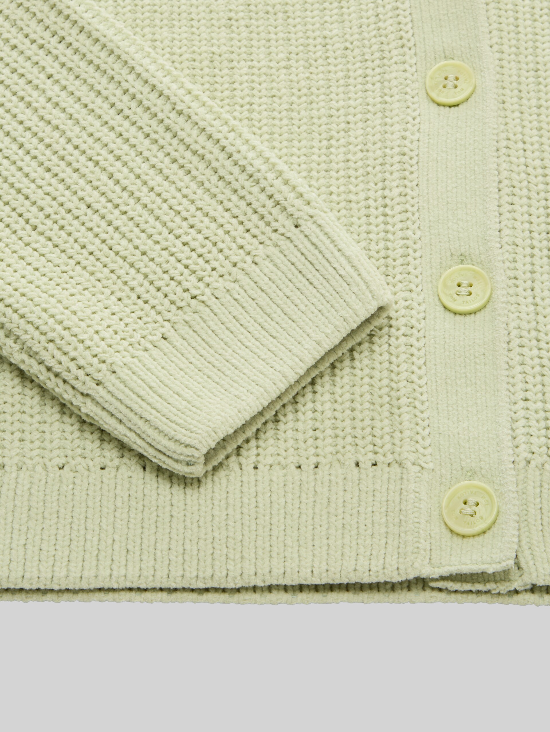 Cropped cardigan with V-neck - seed green - Detail model view