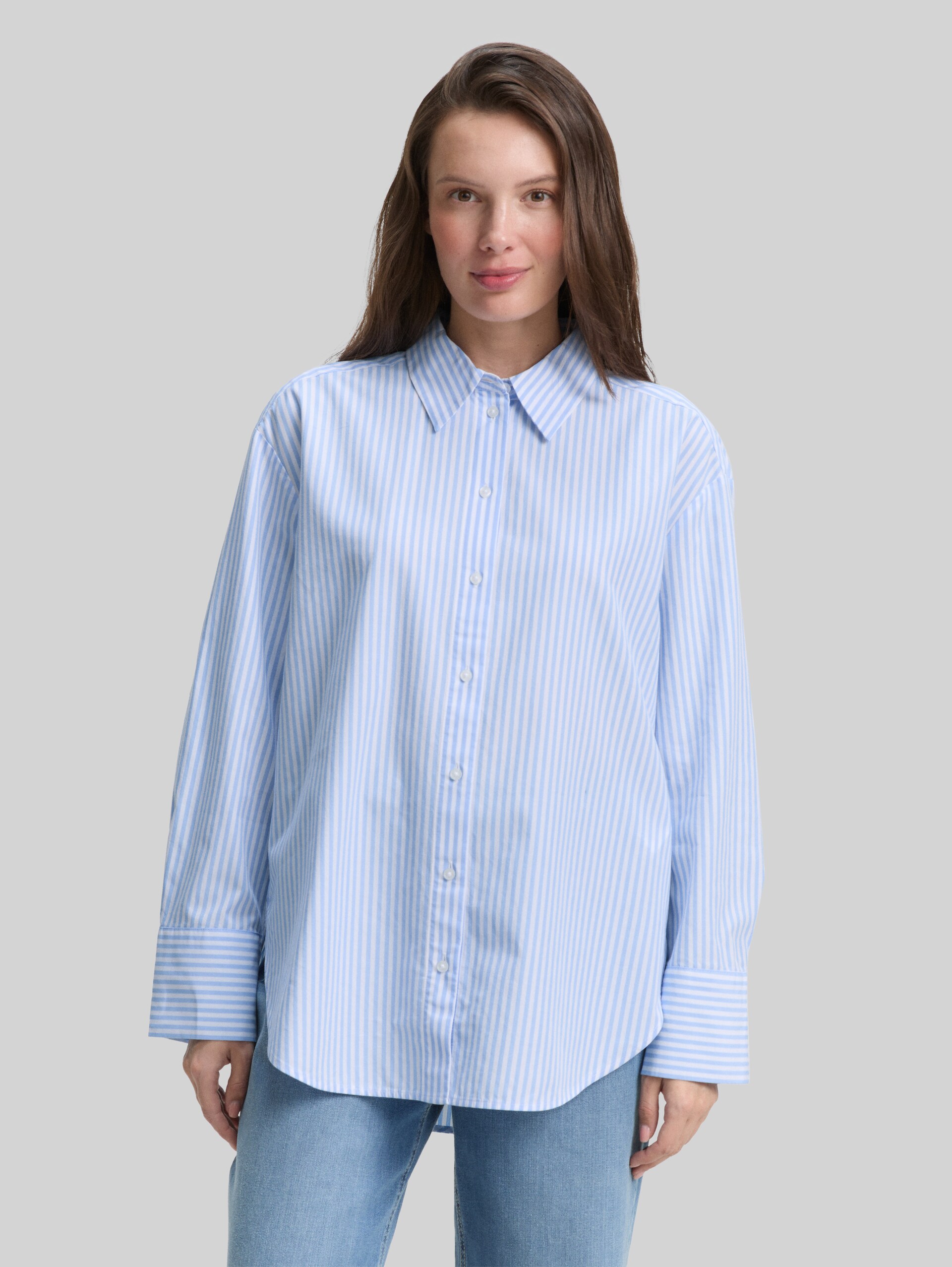 Loose fit poplin shirt blouse - dreamy blue white small stripe - Neckline model front view