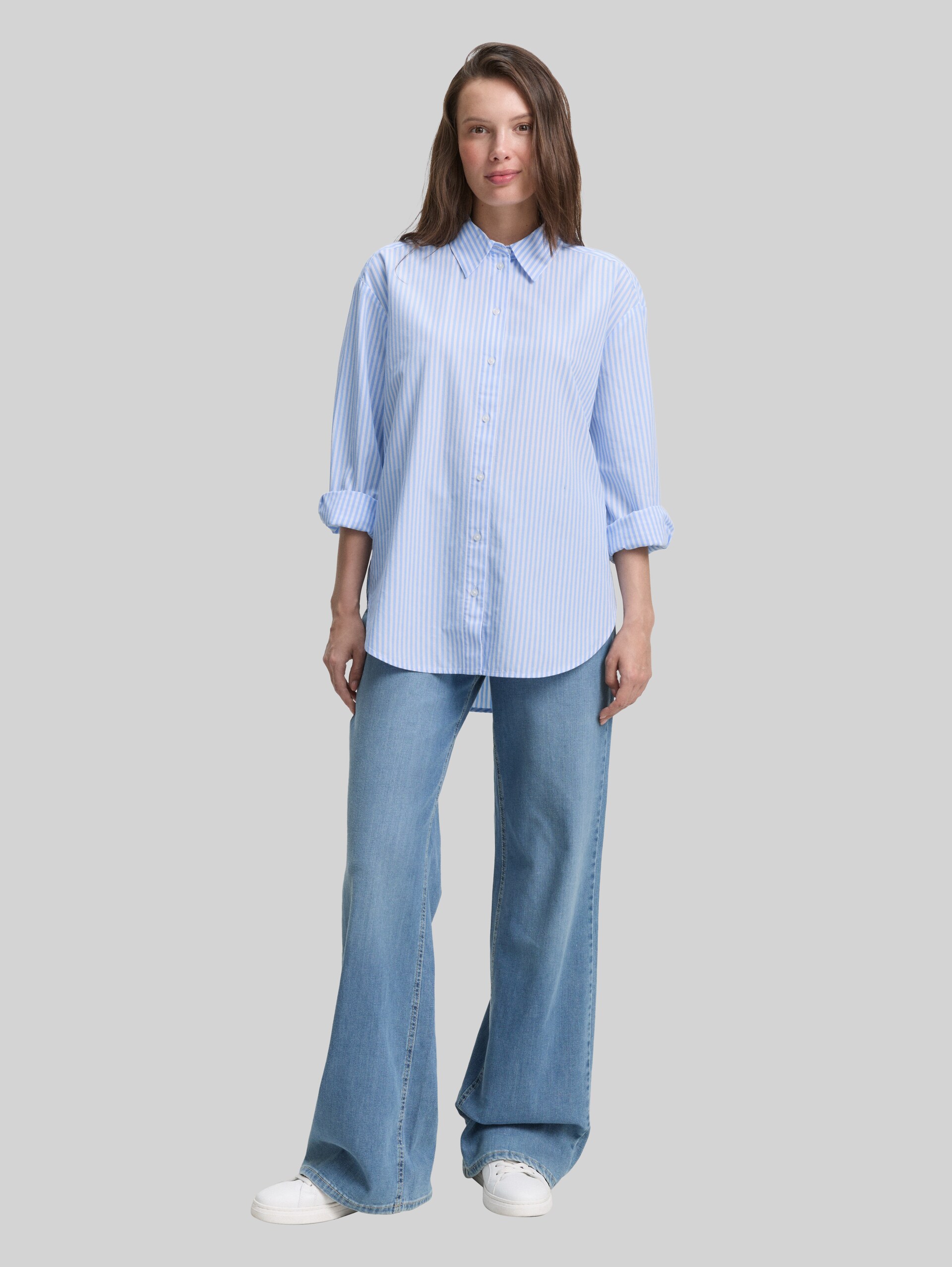 Loose fit poplin shirt blouse - dreamy blue white small stripe - Model front view