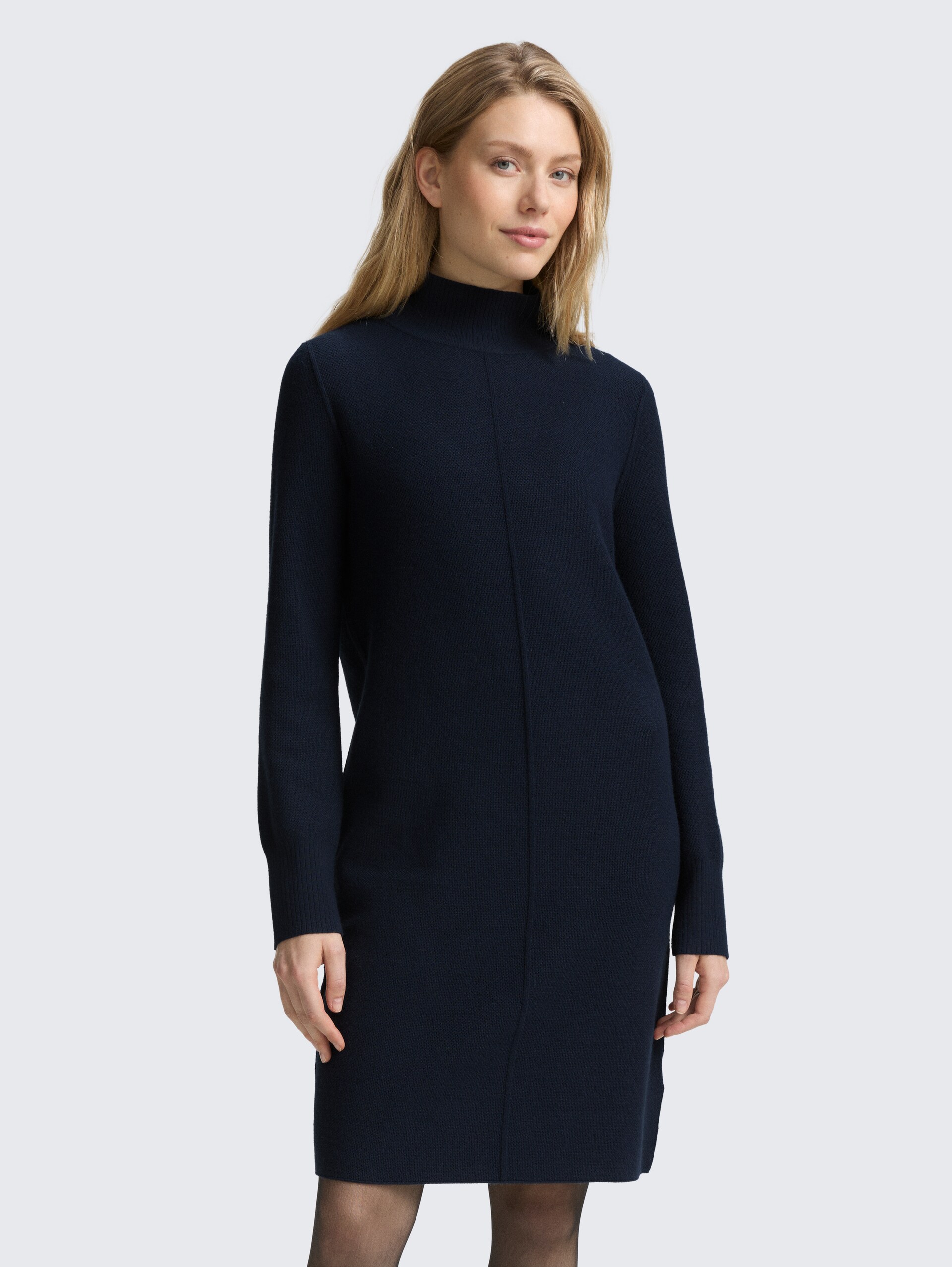 Strickkleid mit Stehkragen - Lunar Eclipse - Model-Vorderansicht
