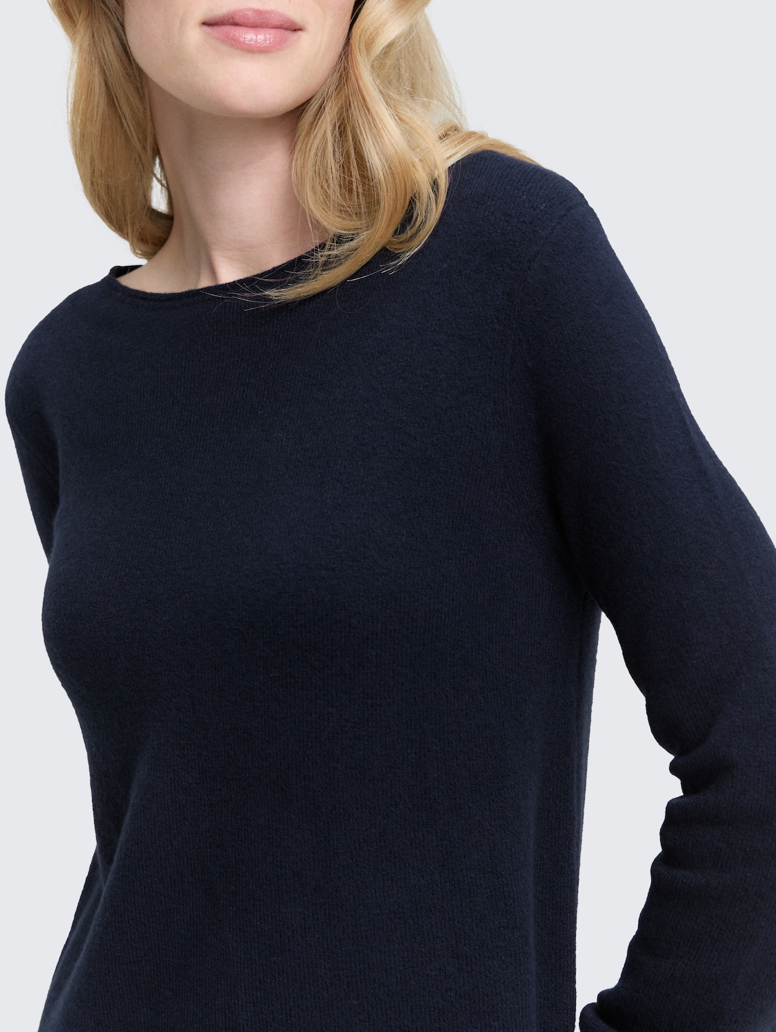 Strickkleid mit U-Boot-Ausschnitt - Lunar Eclipse - Detail-Model-Ansicht