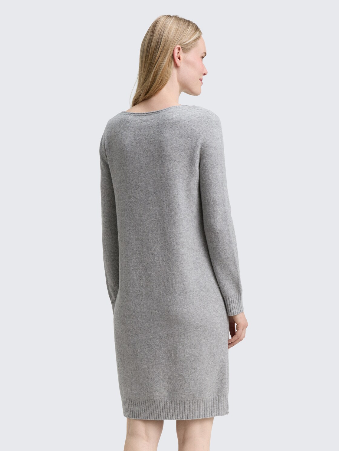 Strickkleid mit U-Boot-Ausschnitt - medium silver grey melange - Model-Rückansicht