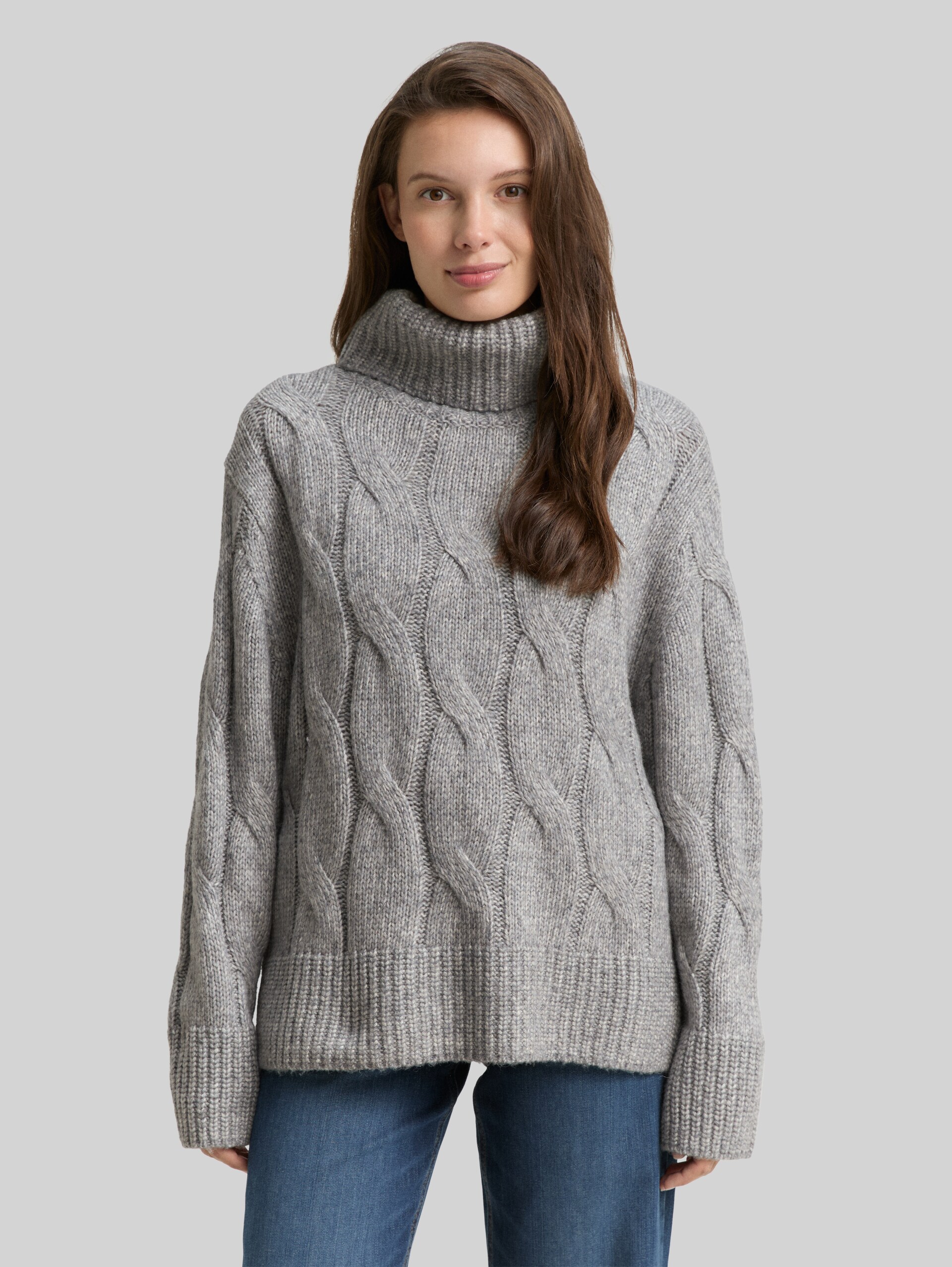 Rollkragenpullover mit Zopfmuster - medium silver grey melange - Ausschnitt Model-Vorderansicht