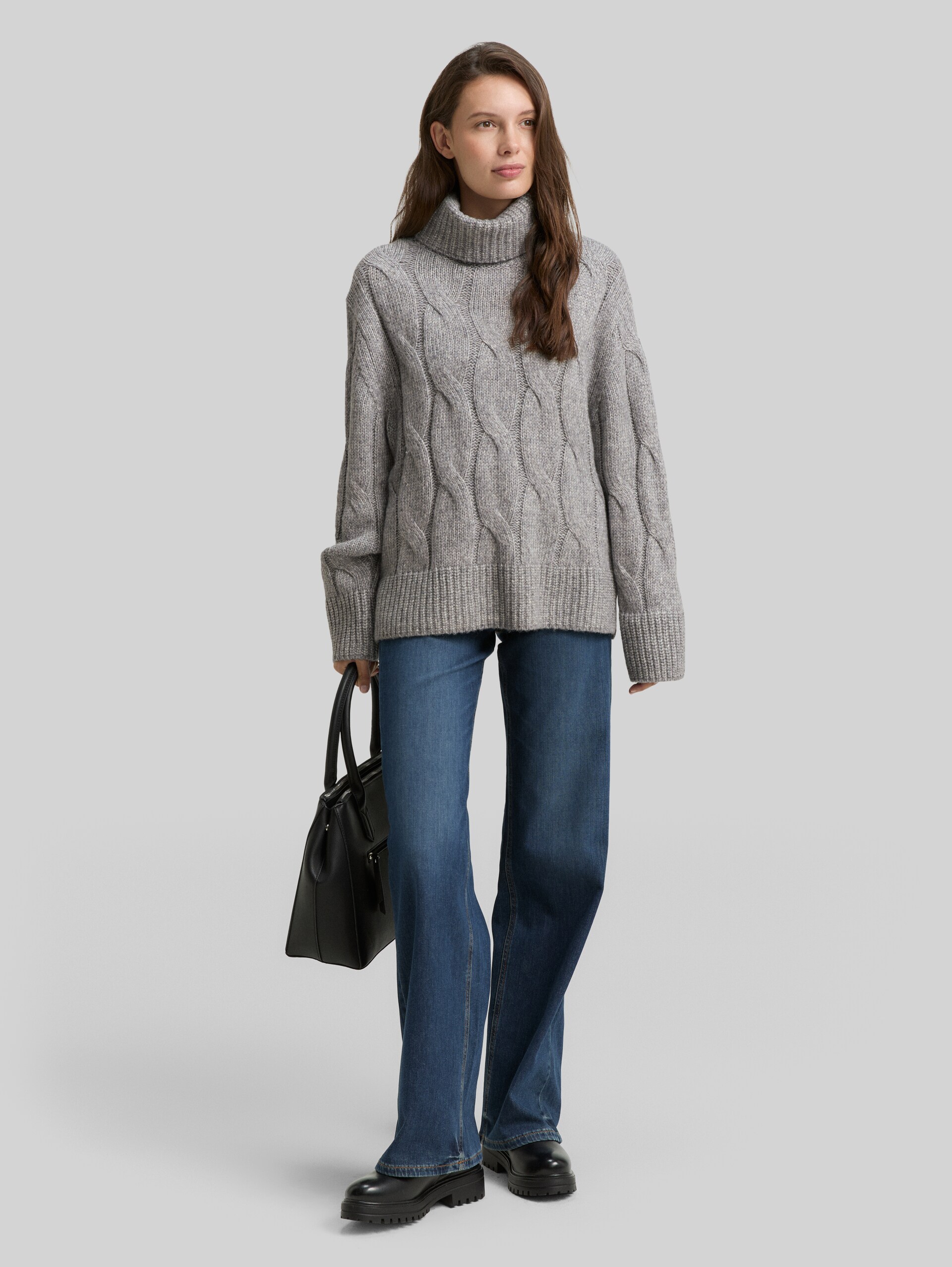 Rollkragenpullover mit Zopfmuster - medium silver grey melange - Model-Vorderansicht