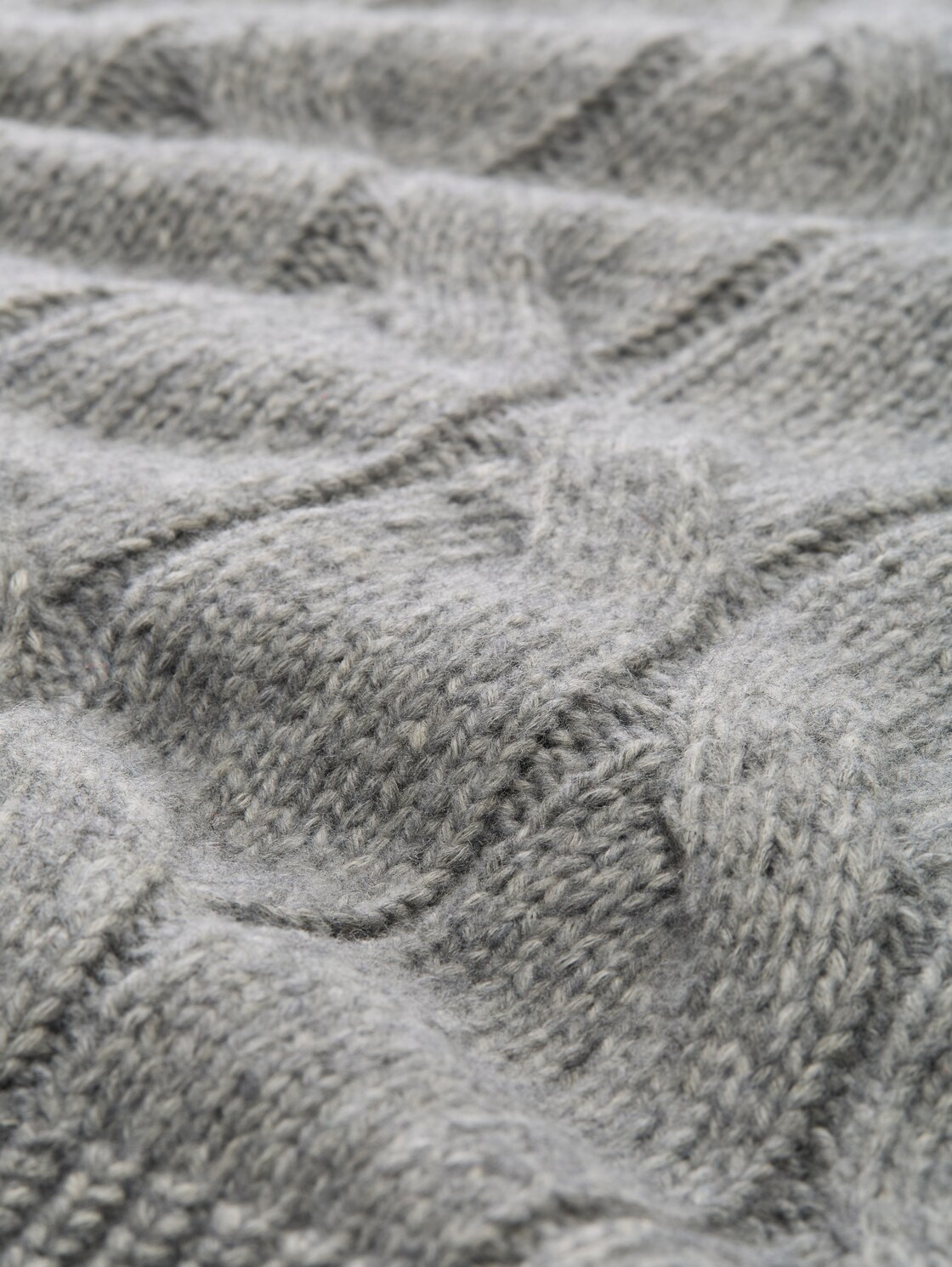 Rollkragenpullover mit Zopfmuster - medium silver grey melange - Material-Ansicht