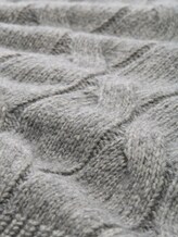 Coltrui met kabelpatroon - medium silver grey melange - Materiaalweergave