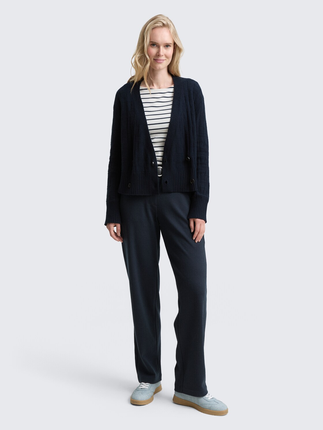 Cardigan in Wickel-Optik - Lunar Eclipse - Model-Vorderansicht