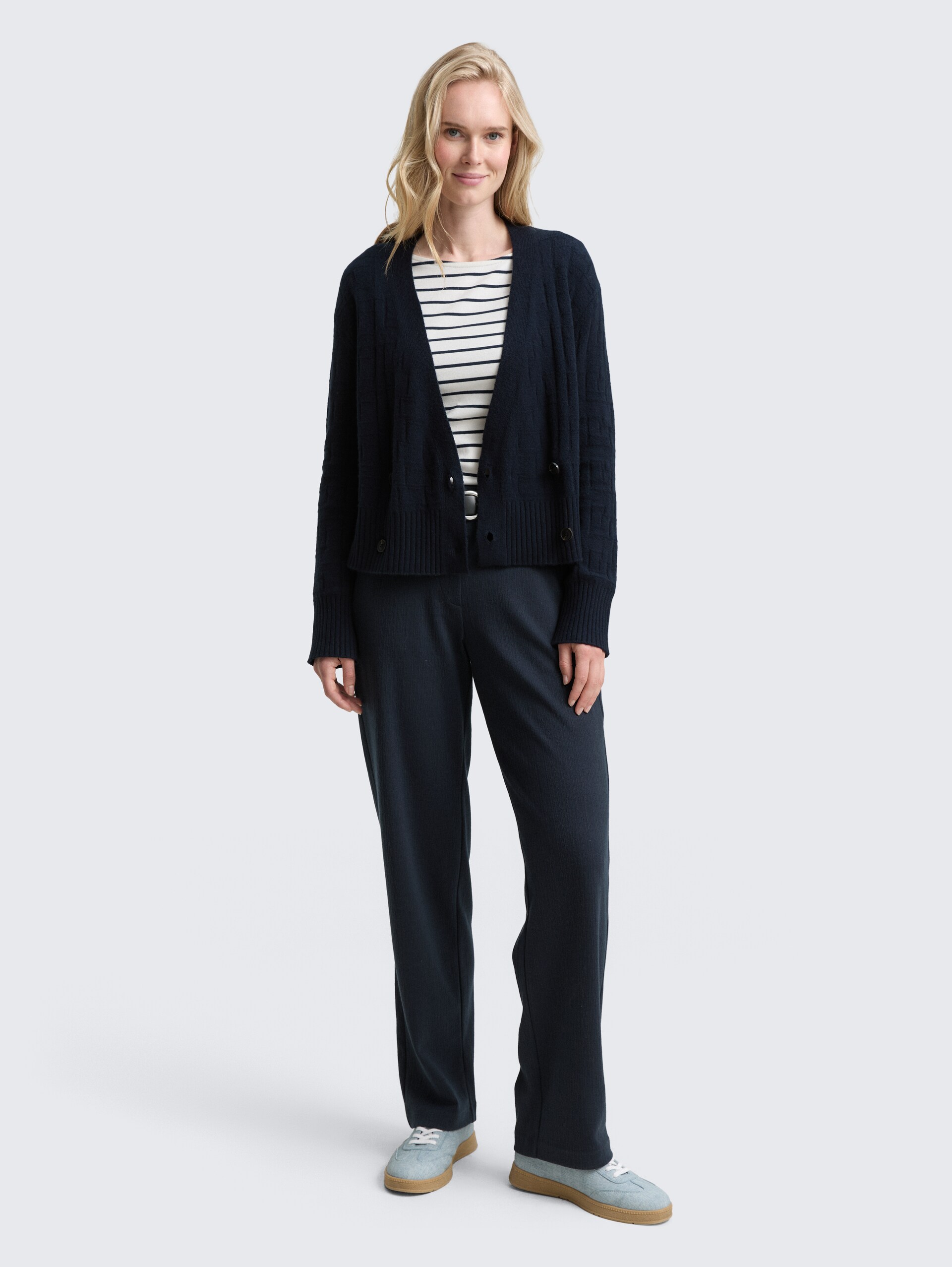 Cardigan in Wickel-Optik - Lunar Eclipse - Model-Vorderansicht
