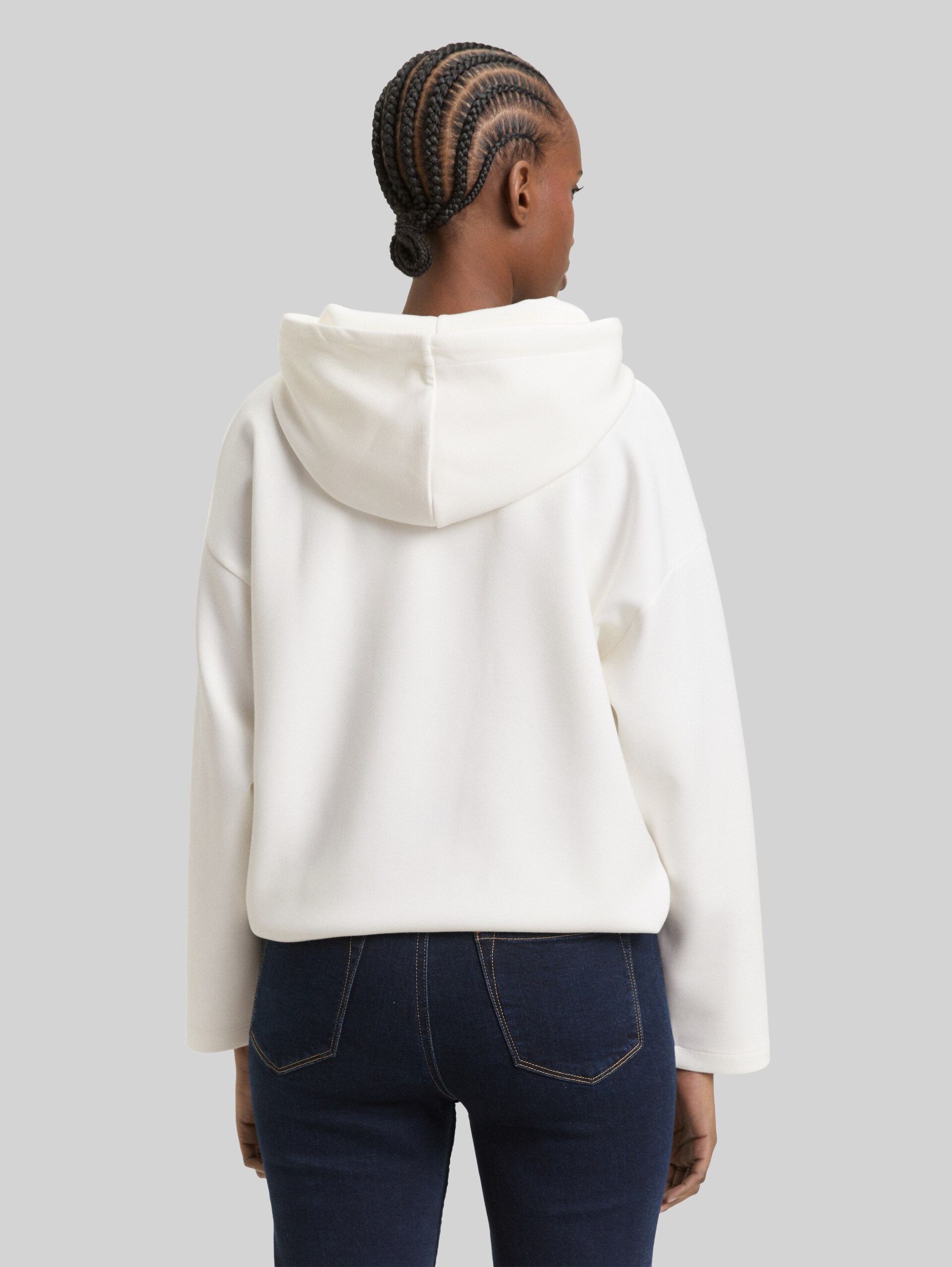 Loose Fit Scuba Hoodie Sweatshirt - Whisper White - Auschnitt Model-Rückansicht
