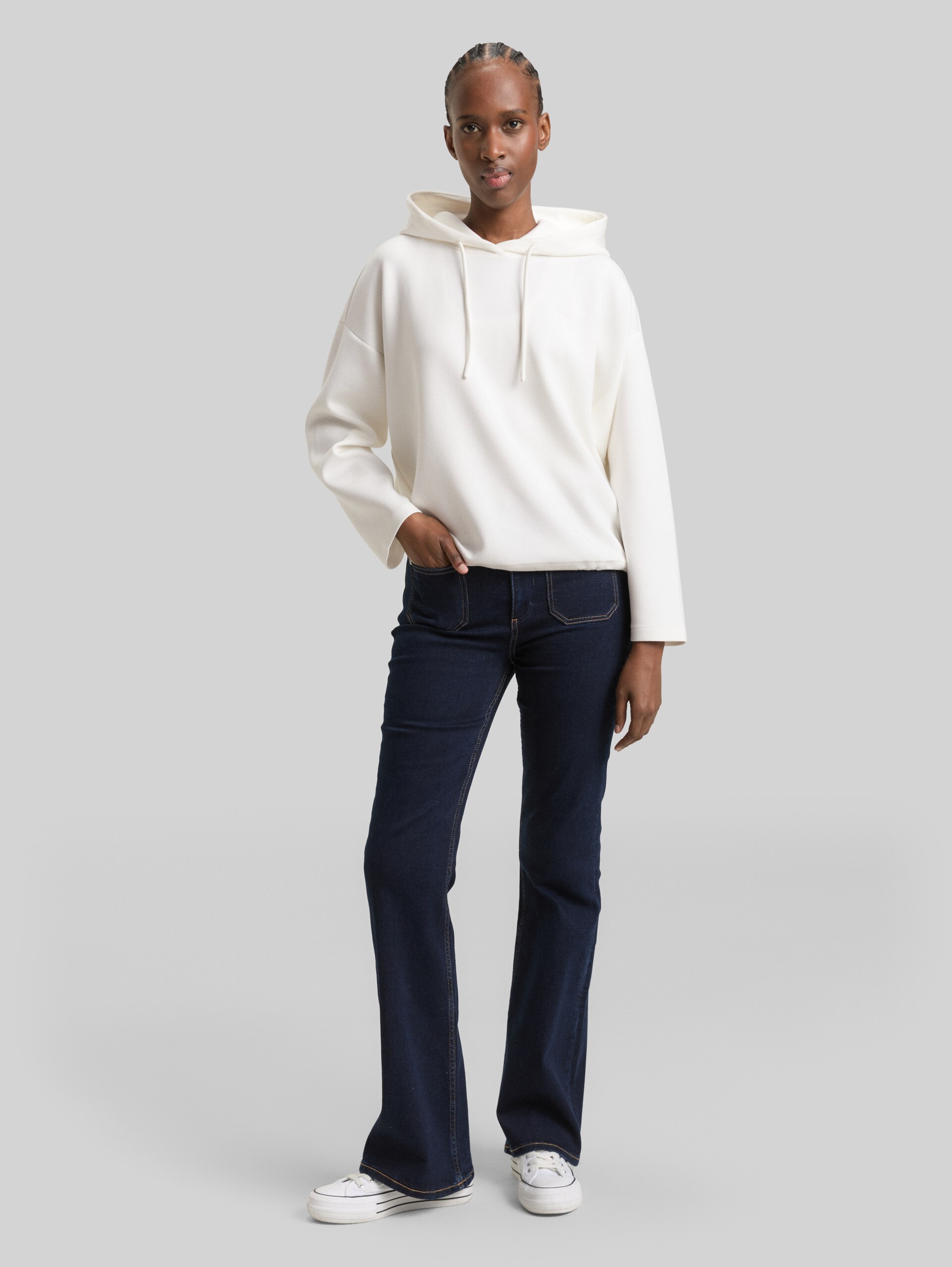Loose Fit Scuba Hoodie Sweatshirt - Whisper White - Model-Vorderansicht