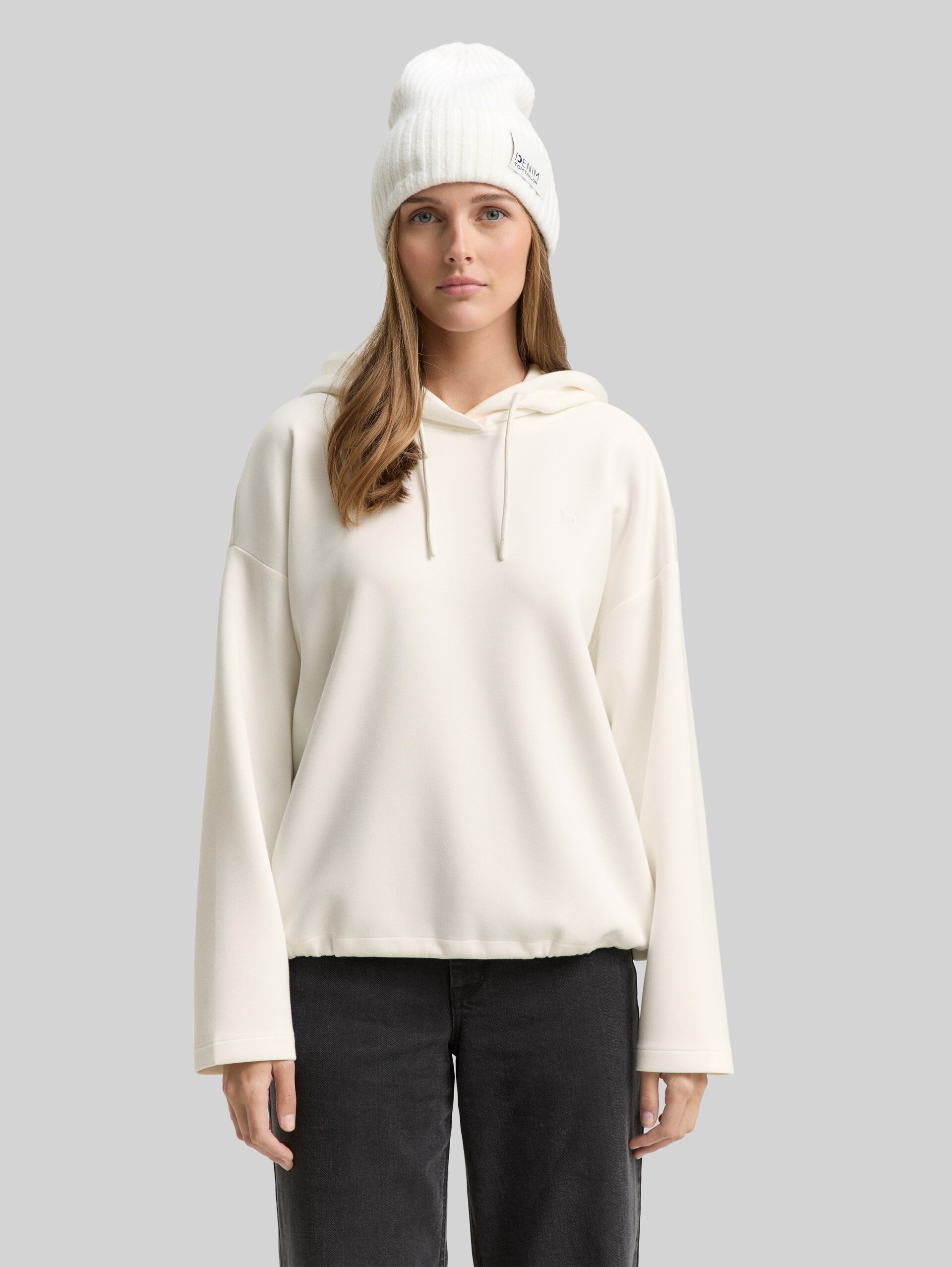 Loose Fit Scuba Hoodie Sweatshirt - off white - Ausschnitt Model-Vorderansicht