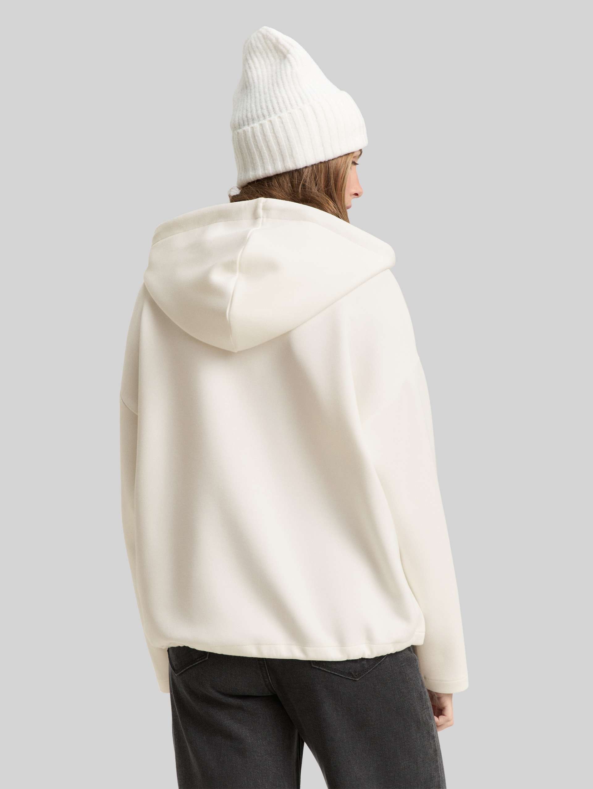 Loose Fit Scuba Hoodie Sweatshirt - off white - Auschnitt Model-Rückansicht
