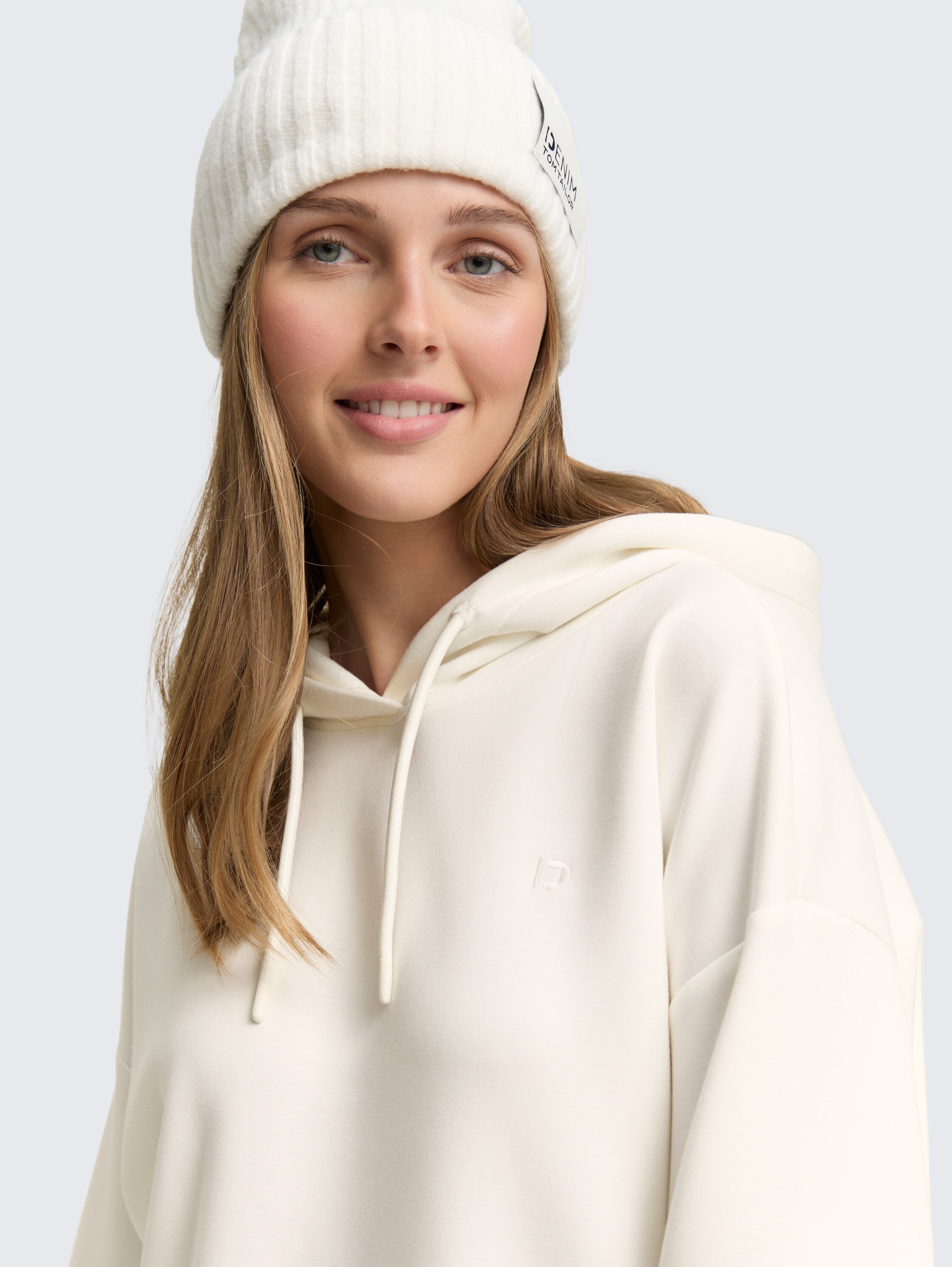 Loose Fit Scuba Hoodie Sweatshirt - off white - Detail-Model-Ansicht