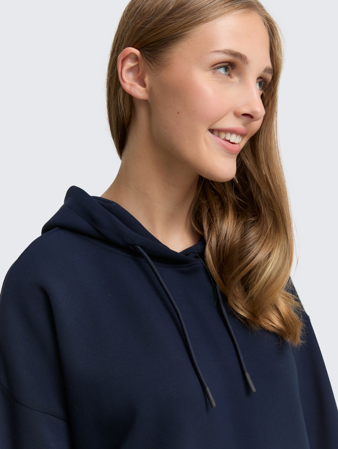 Loose Fit Scuba Hoodie Sweatshirt - sky captain blue - Detail-Model-Ansicht
