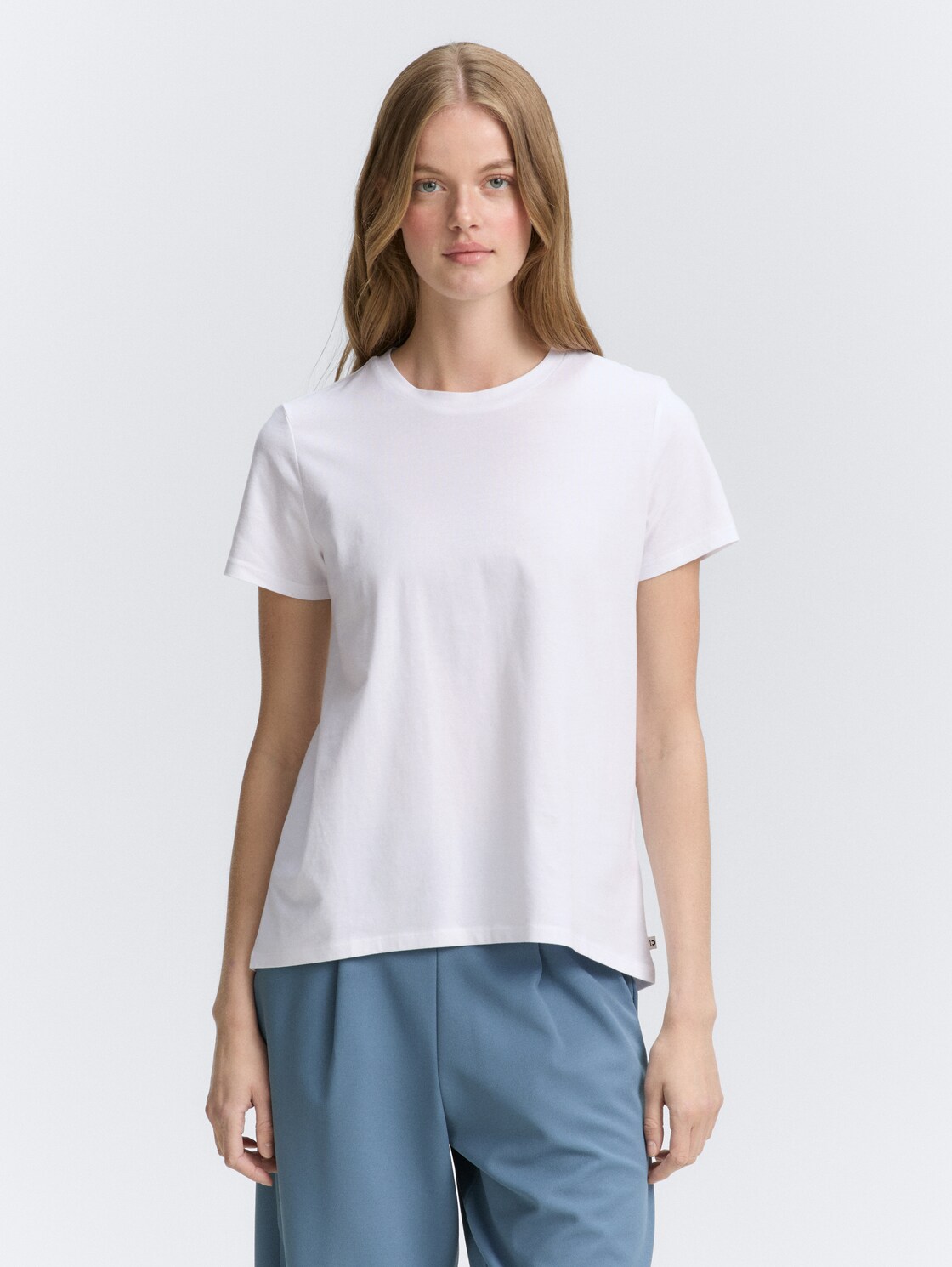 Loose Fit T-Shirt - White - Ausschnitt Model-Vorderansicht