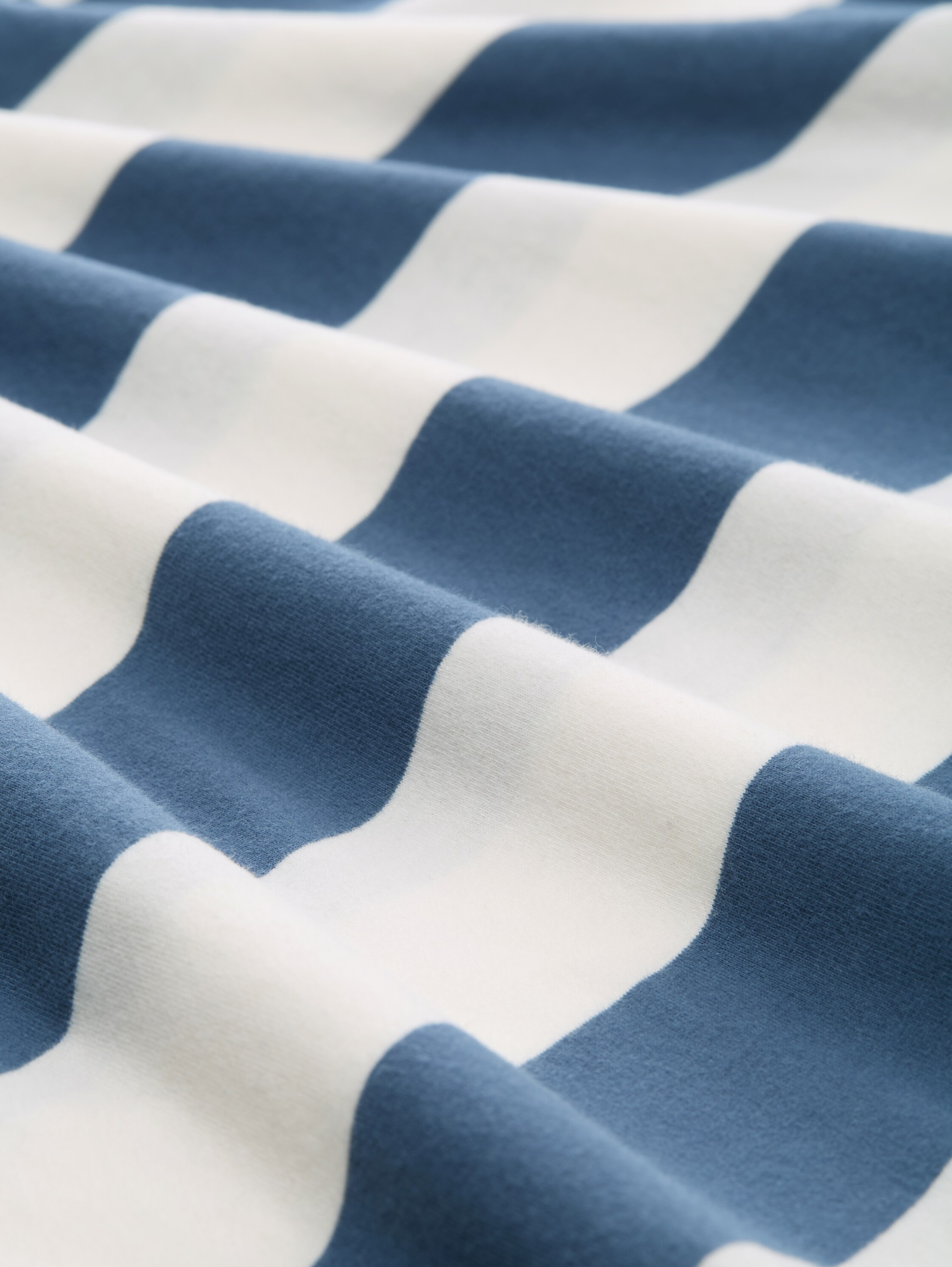 Boxy Fit T-Shirt mit Streifenmuster - dusty blue white stripe - Material-Ansicht