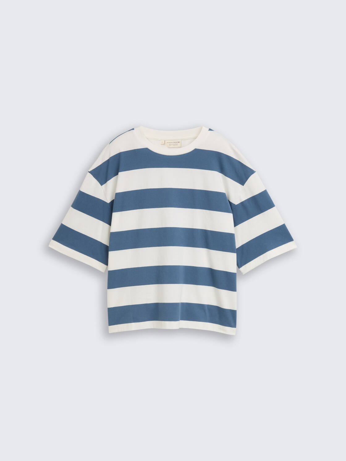 Boxy Fit T-Shirt mit Streifenmuster - dusty blue white stripe - Vorder-Produkt-Ansicht