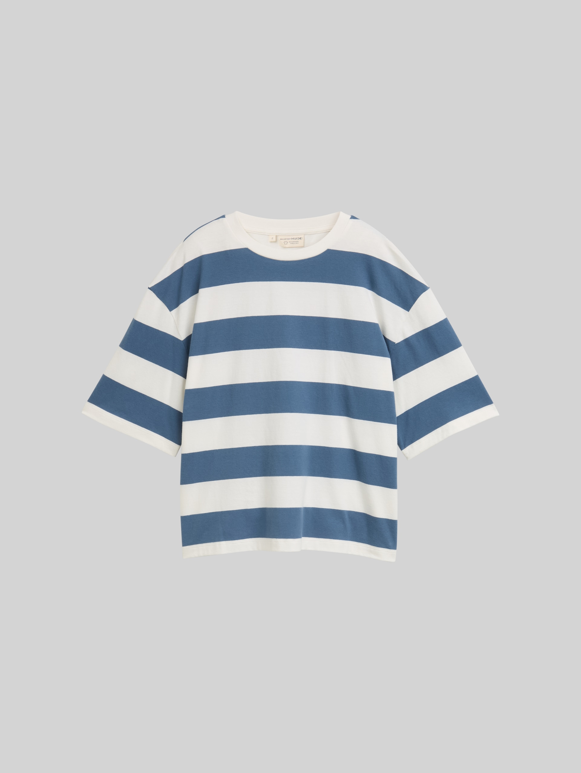 Boxy Fit T-Shirt mit Streifenmuster - dusty blue white stripe - Vorder-Produkt-Ansicht