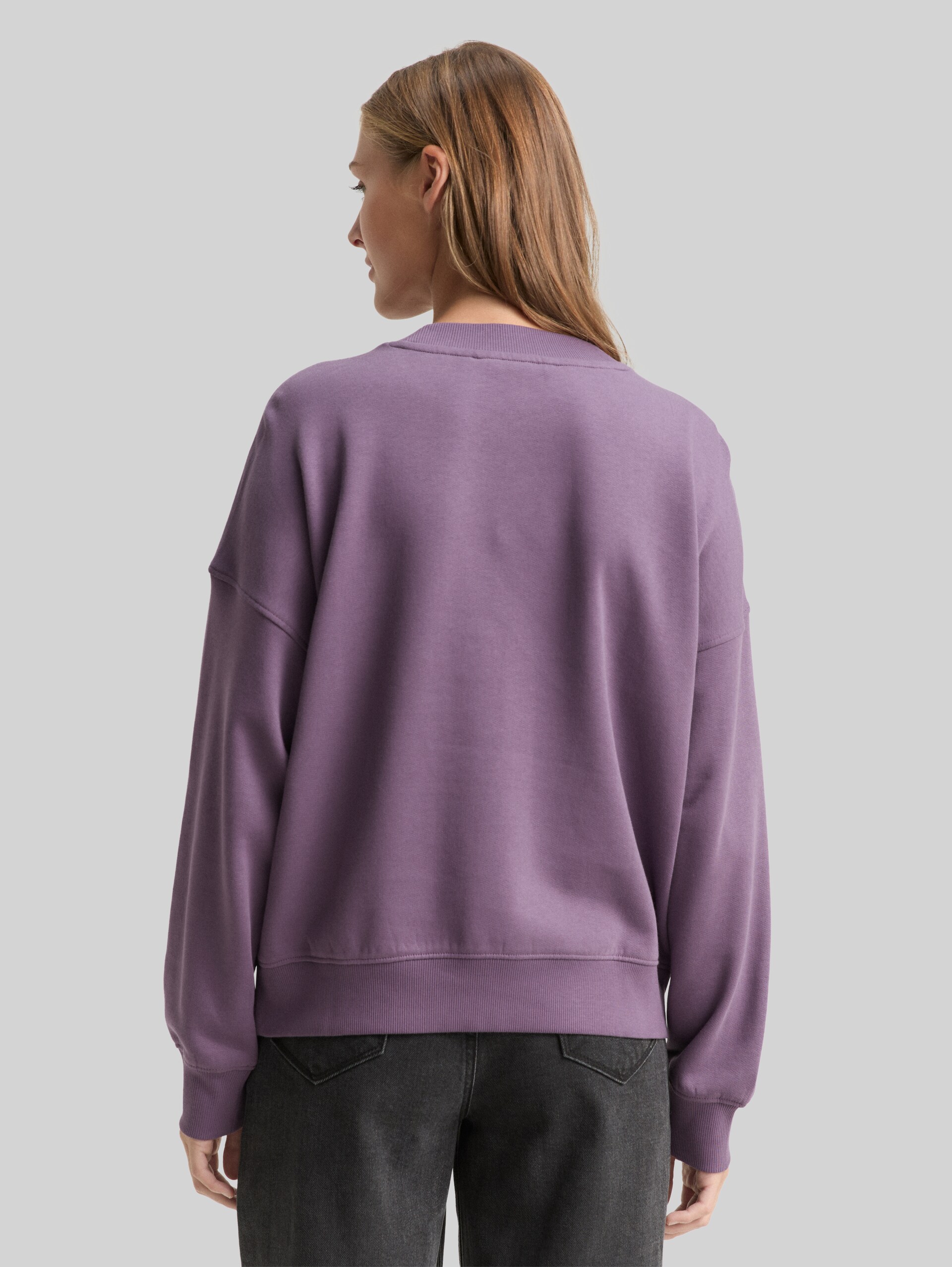 Loose Fit Sweatshirt - Lavender Herb - Auschnitt Model-Rückansicht