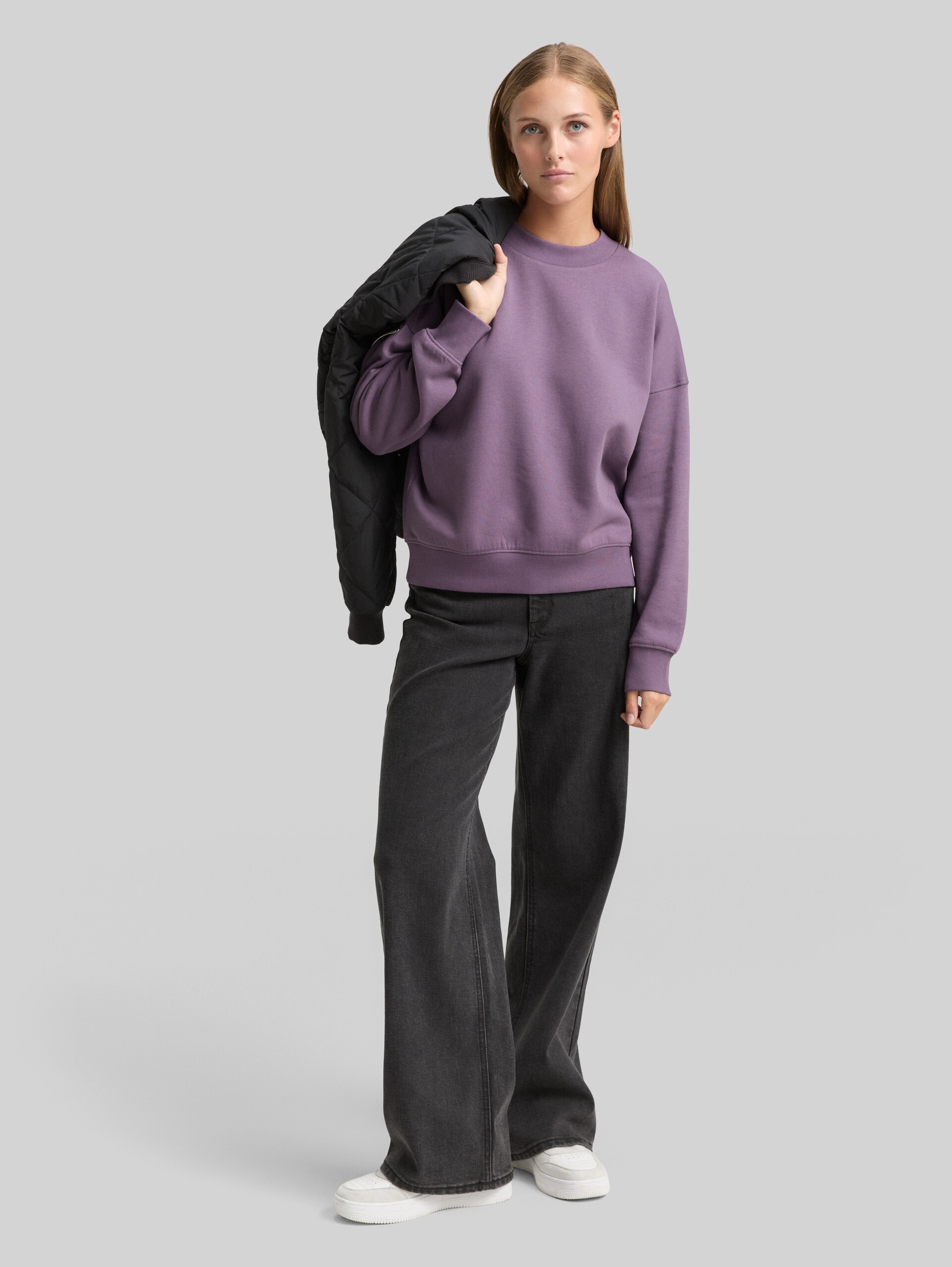 Loose Fit Sweatshirt - Lavender Herb - Model-Vorderansicht