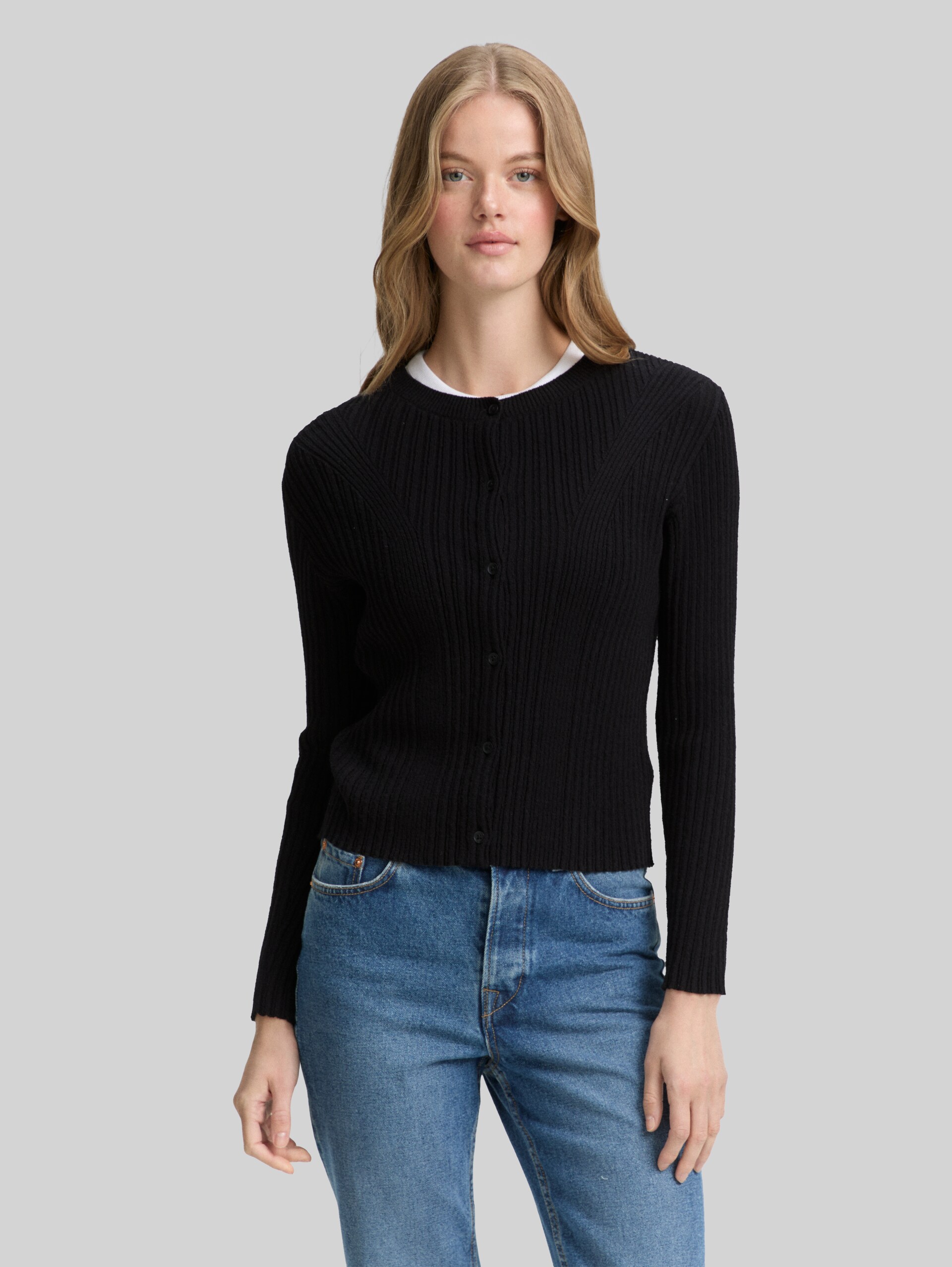 Cardigan with ribbed structure - deep black - Neckline model front view