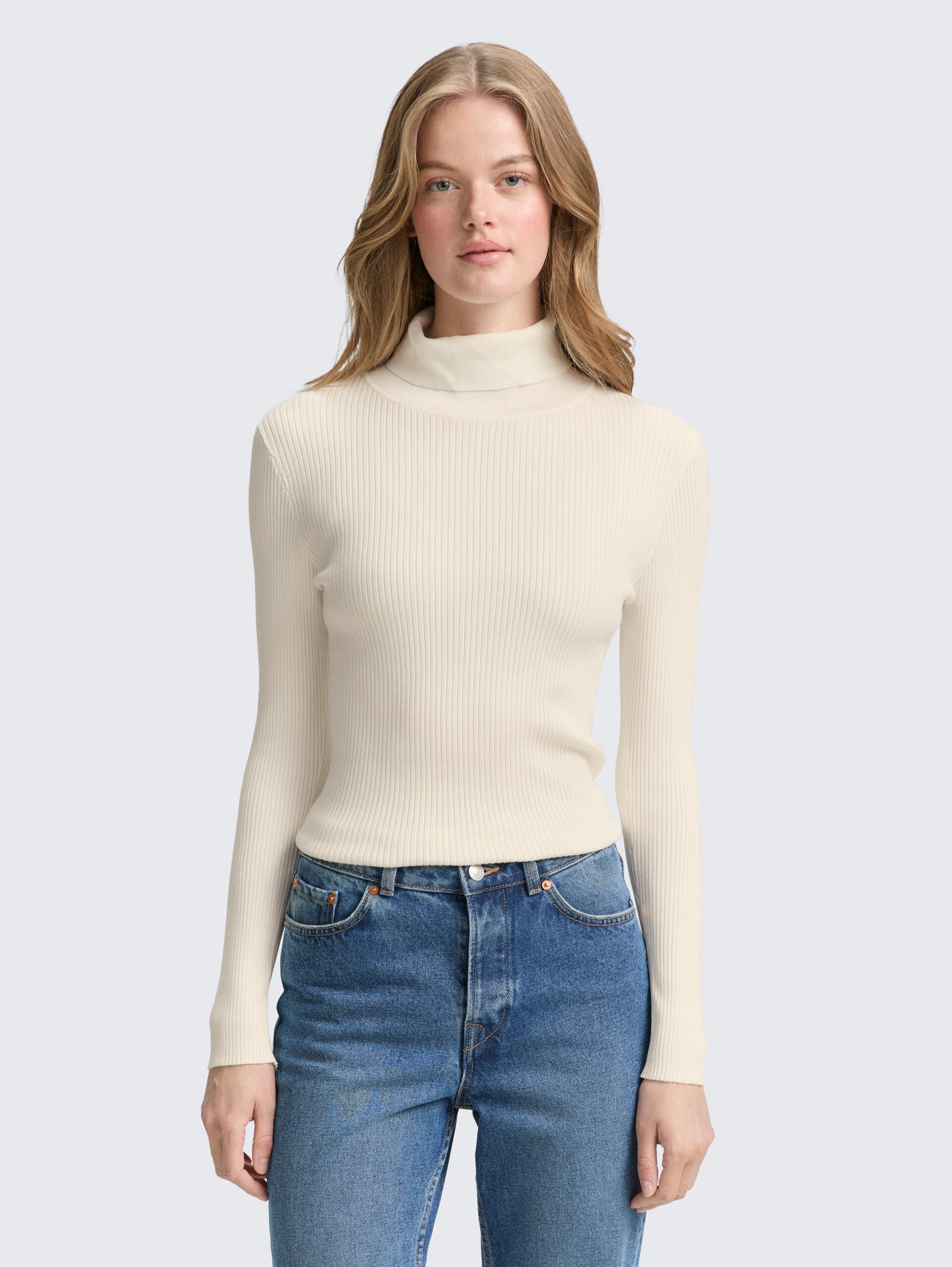 Ripp Rollkragenpullover - off white - Ausschnitt Model-Vorderansicht