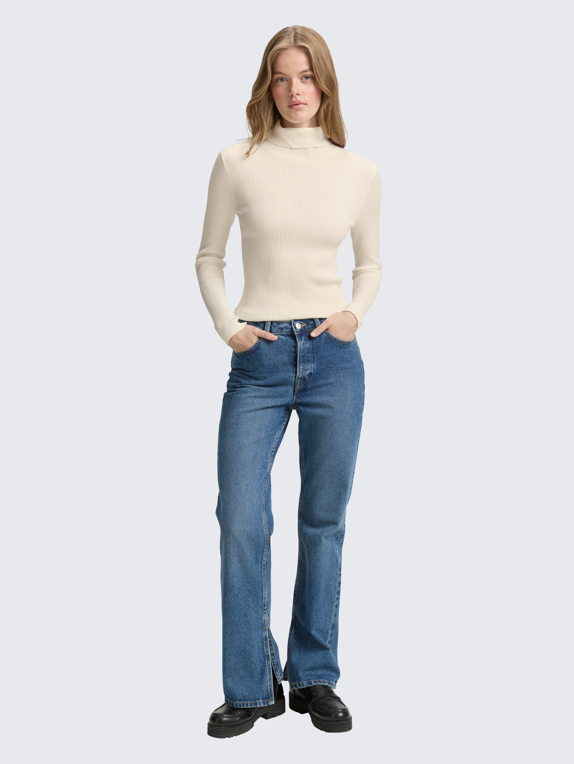 Ripp Rollkragenpullover - off white - Model-Vorderansicht
