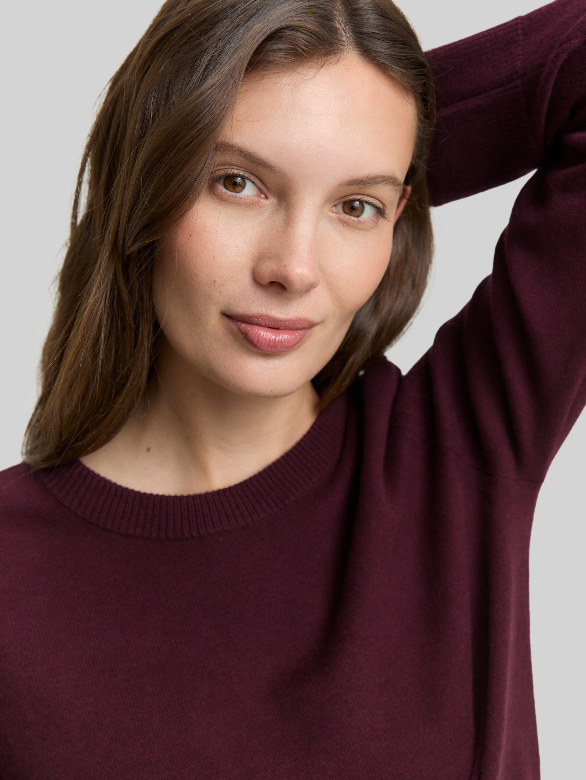 Knitted jumper with cashmere blend - Dark Red Mélange - Detail model view