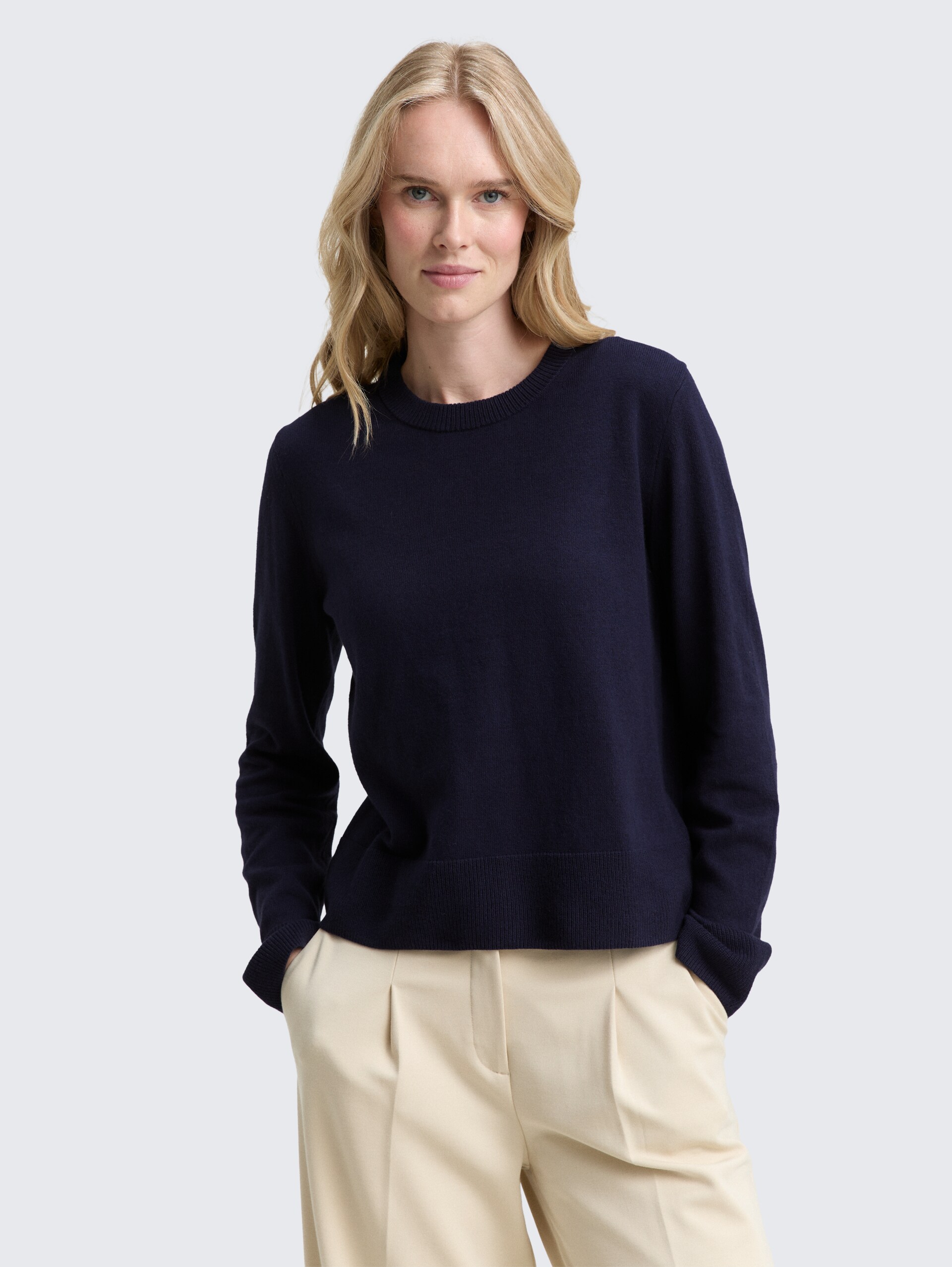 Strickpullover mit Kaschmir-Anteil - Knitted Navy Melange - Ausschnitt Model-Vorderansicht
