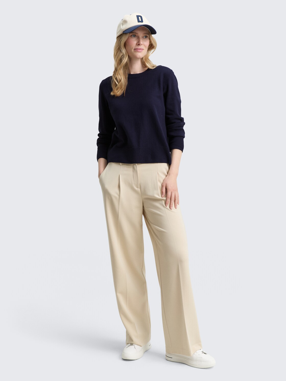 Strickpullover mit Kaschmir-Anteil - Knitted Navy Melange - Model-Vorderansicht