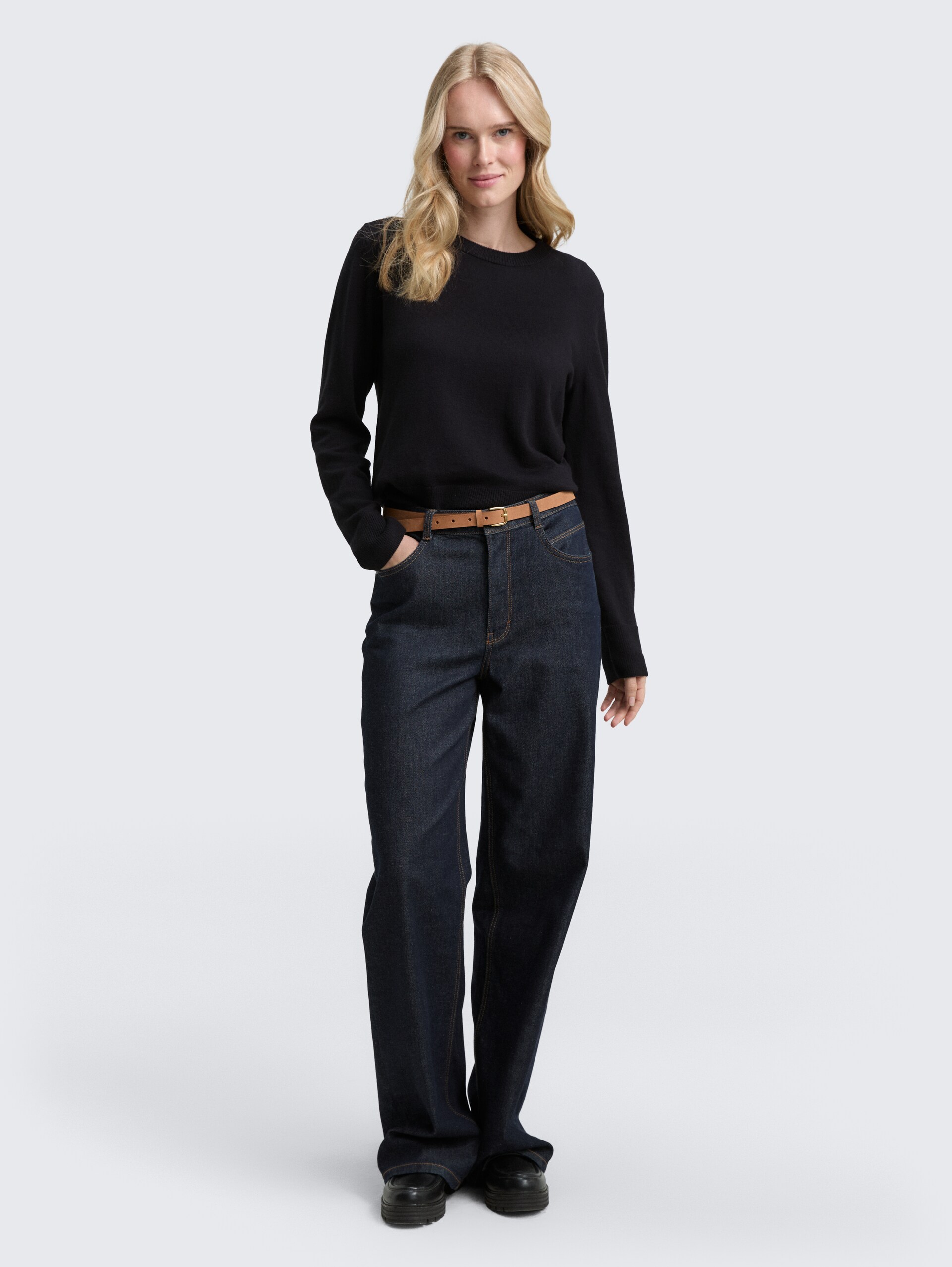 Strickpullover mit Kaschmir-Anteil - deep black - Model-Vorderansicht