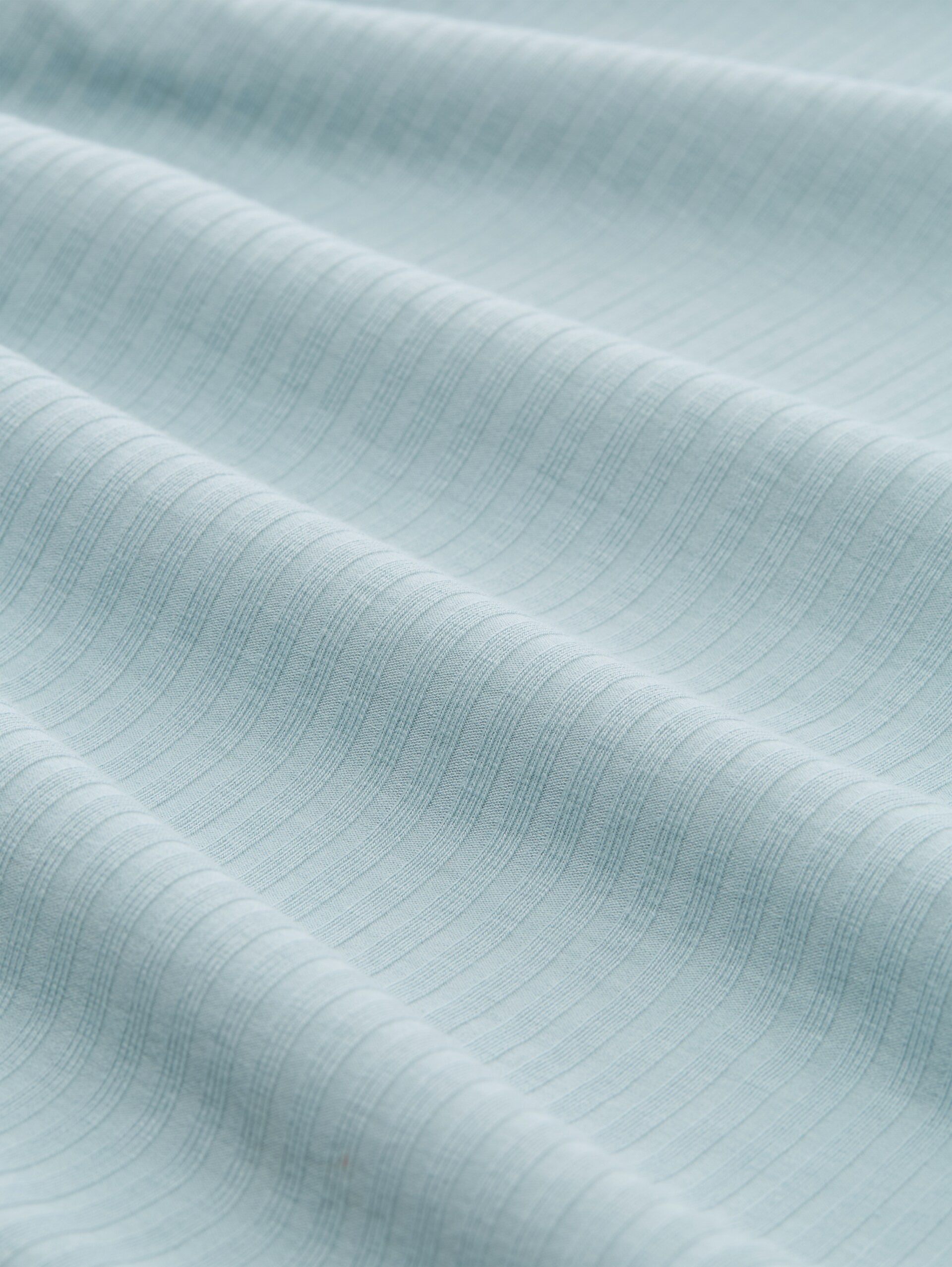 Ribbed long-sleeved shirt with stand-up collar - Silver Cloud Blue - Material view