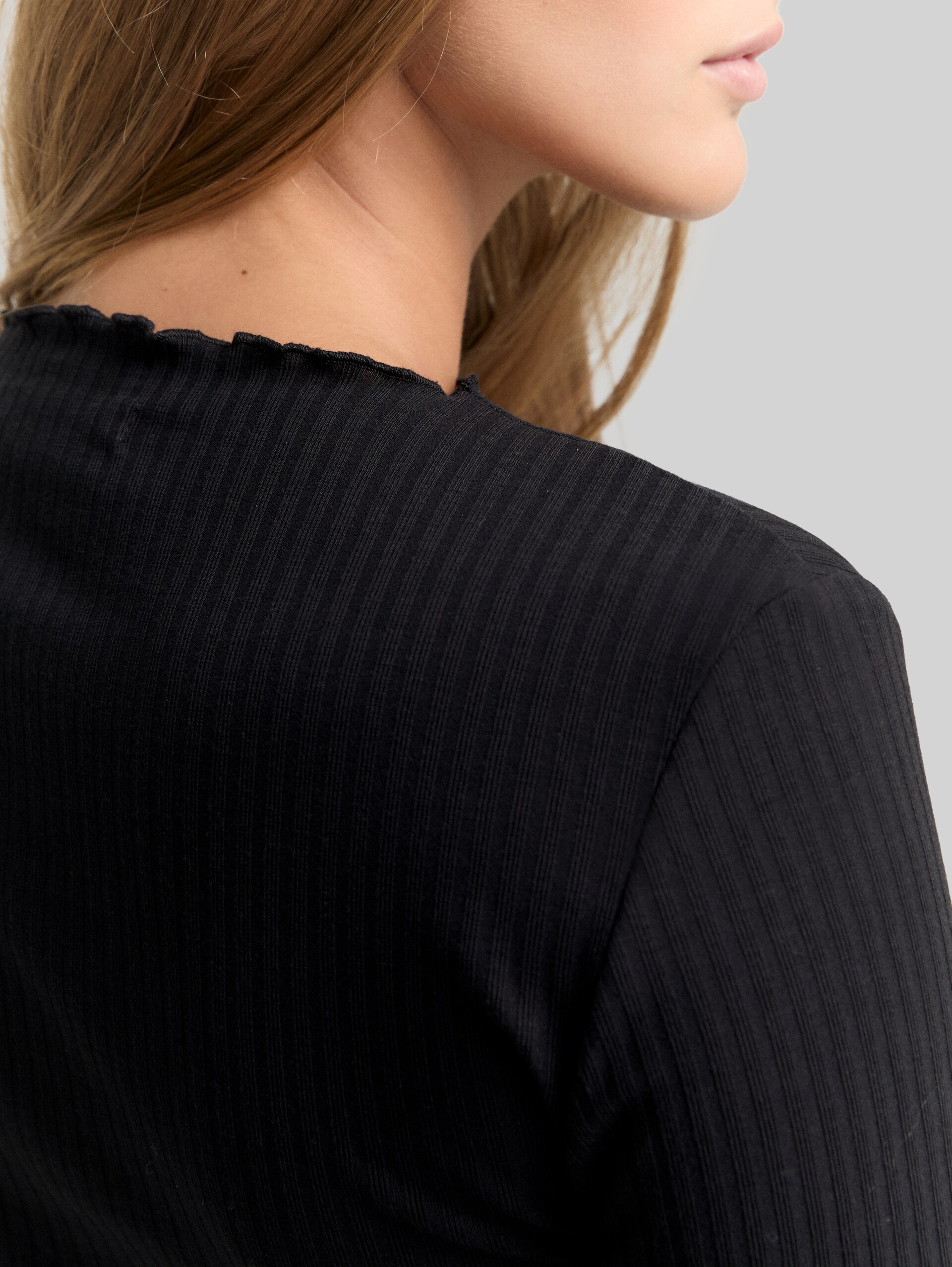 Ripp Langarmshirt mit Stehkragen - deep black - Detail-Model-Ansicht