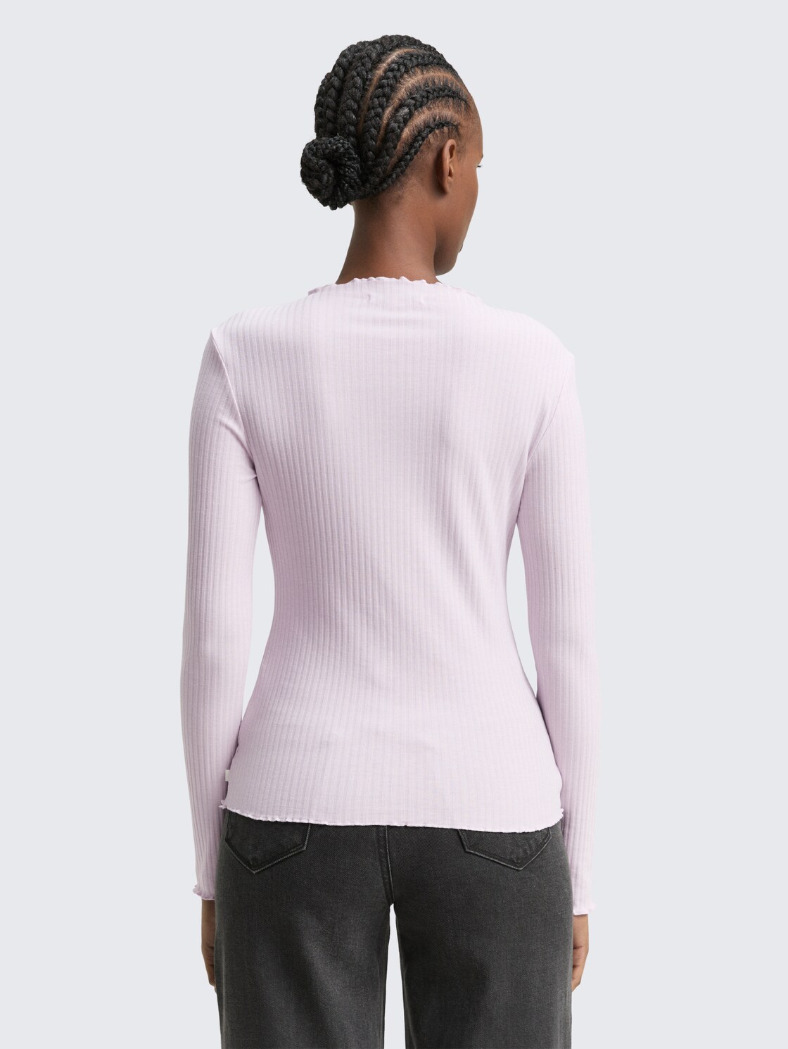 Ripp Langarmshirt mit Stehkragen - lilac fog - Auschnitt Model-Rückansicht