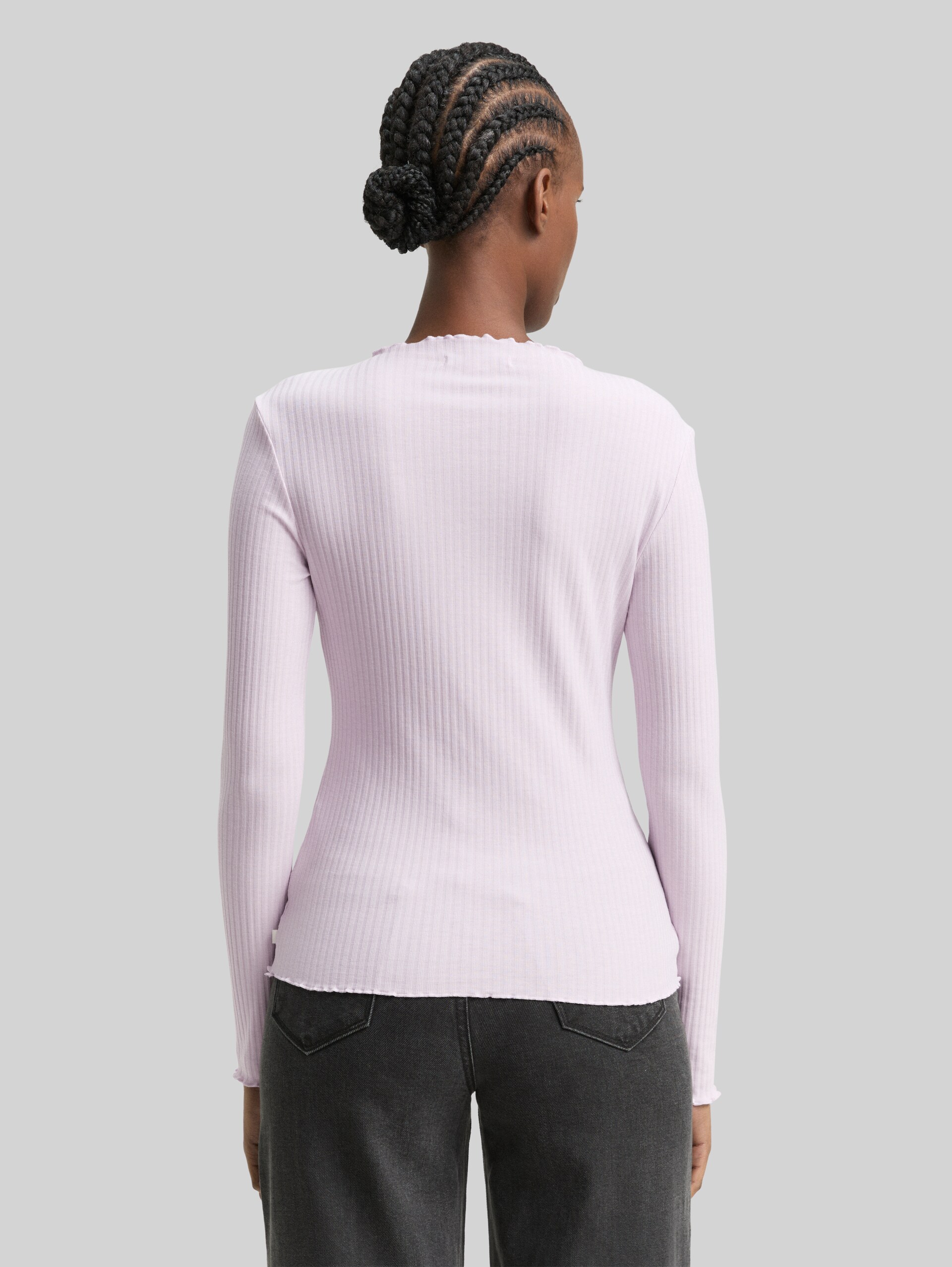 Ribbed long-sleeved shirt with stand-up collar - lilac fog - Neckline model-back view