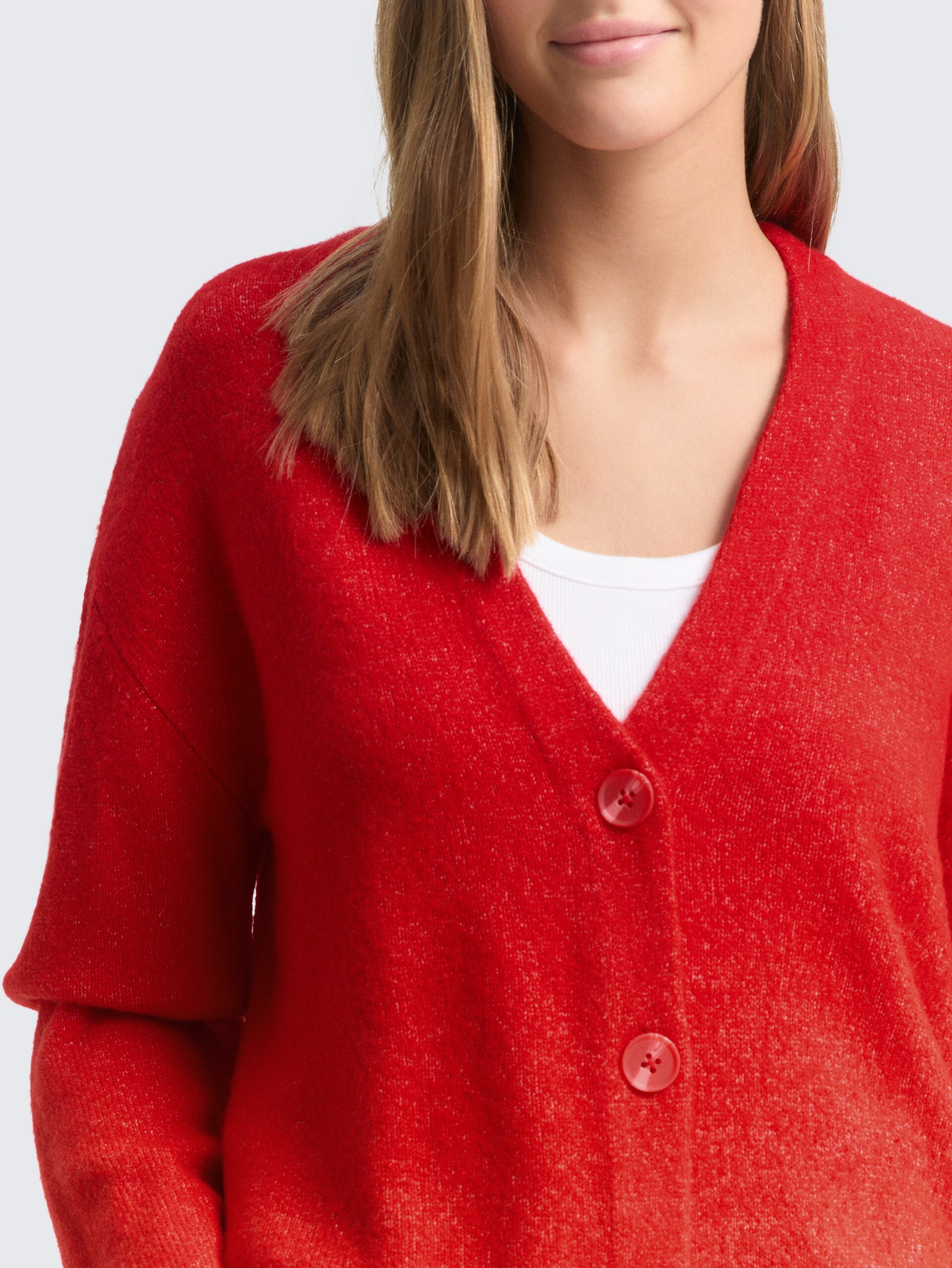 Cardigan mit V-Ausschnitt - brilliant red - Detail-Model-Ansicht