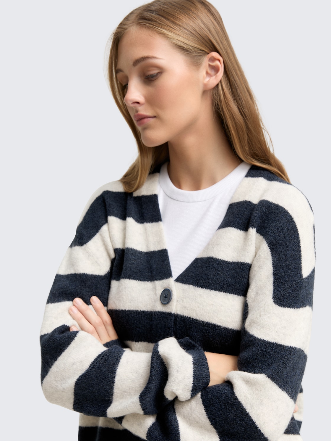 V-neck cardigan - navy off white stripe - Detail model view