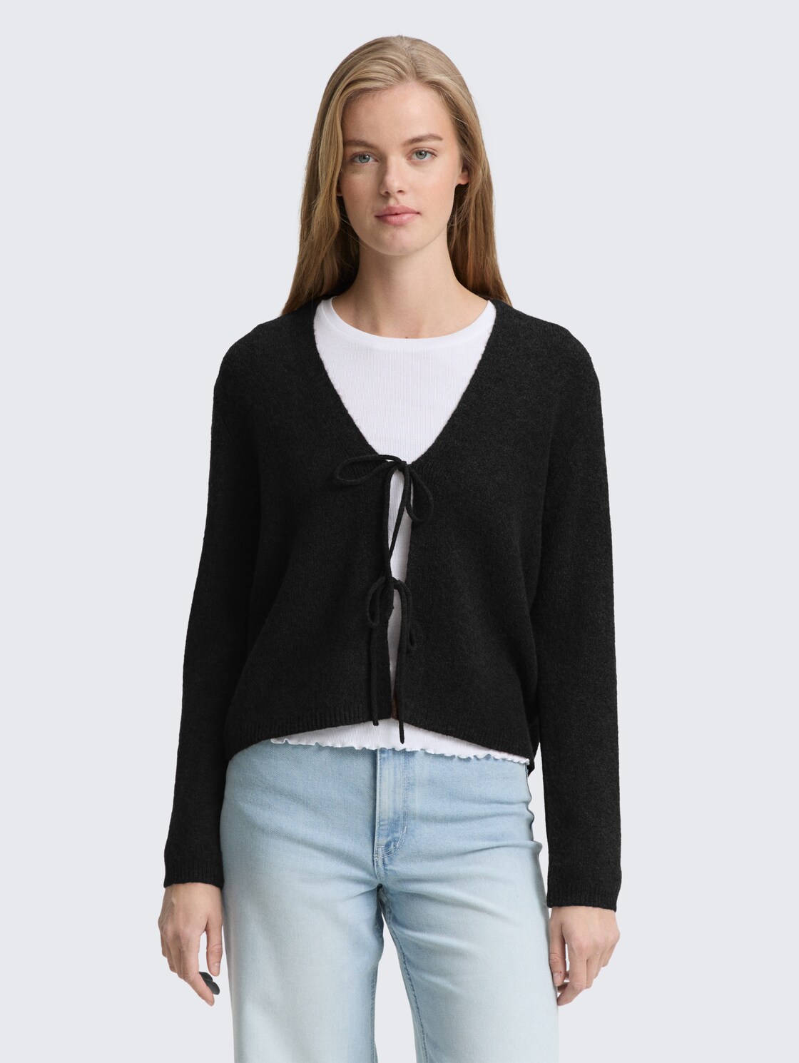 Cardigan mit Schleifen-Details - deep black - Ausschnitt Model-Vorderansicht