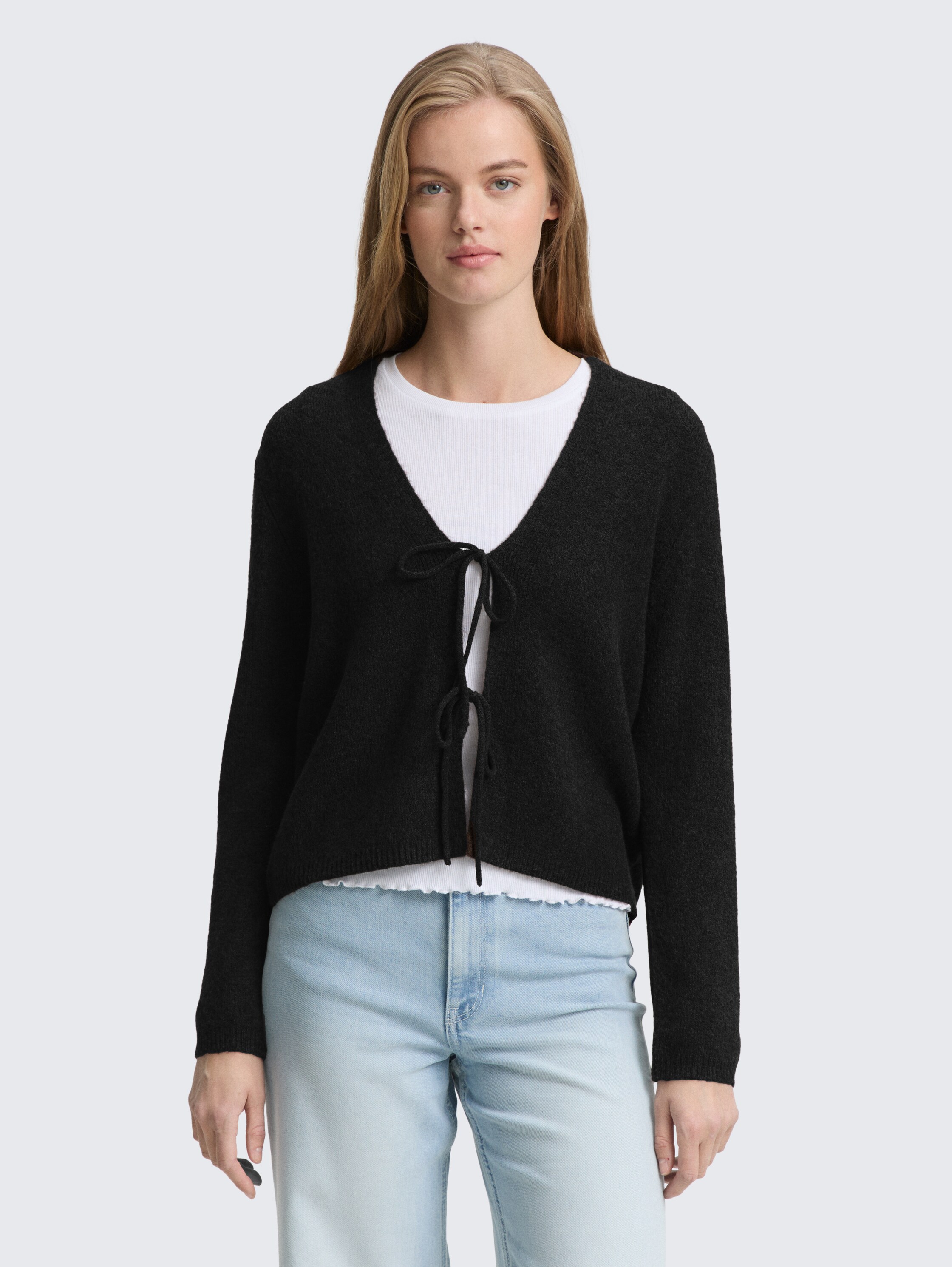 Cardigan mit Schleifen-Details - deep black - Ausschnitt Model-Vorderansicht