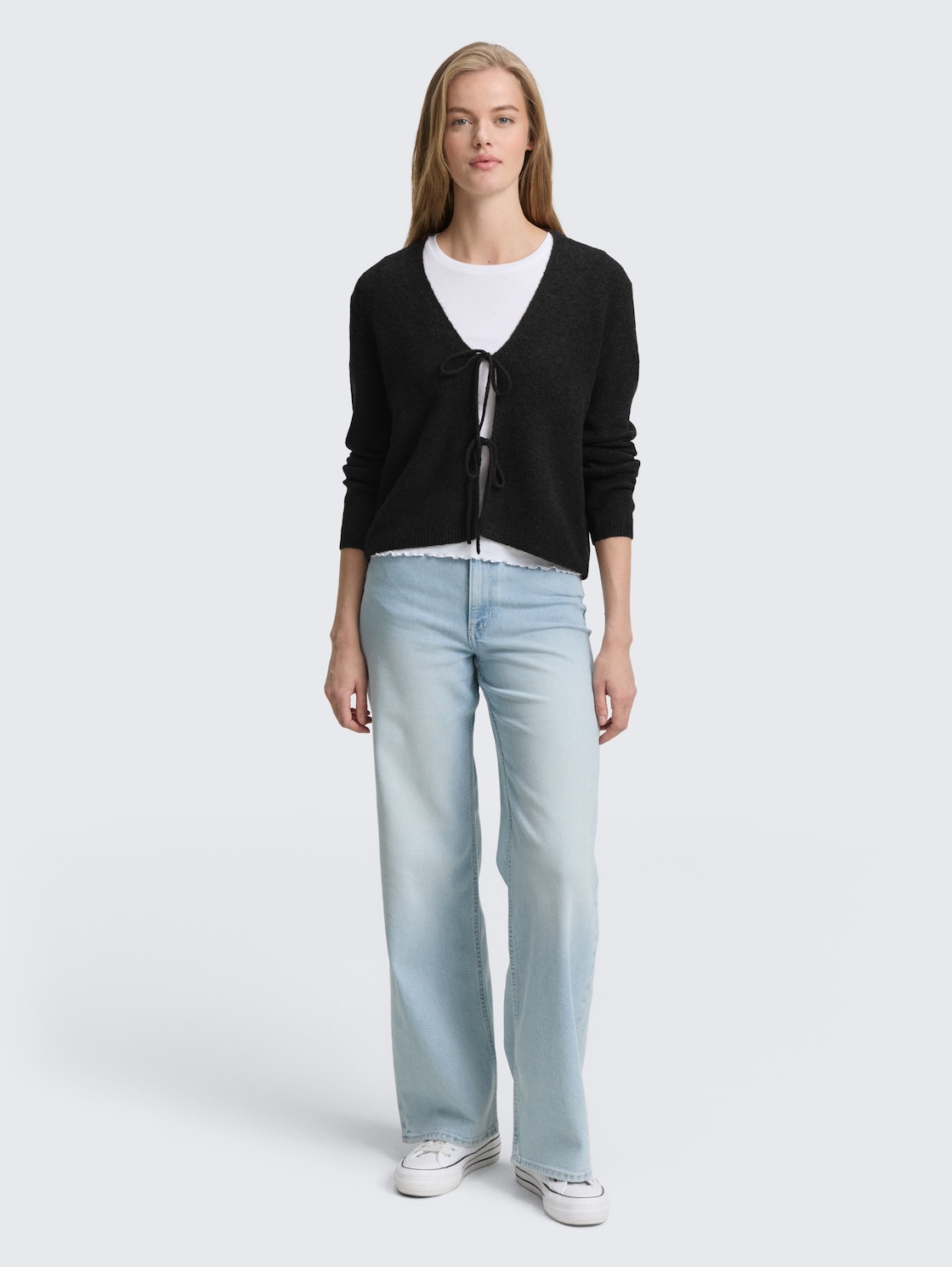 Cardigan mit Schleifen-Details - deep black - Model-Vorderansicht