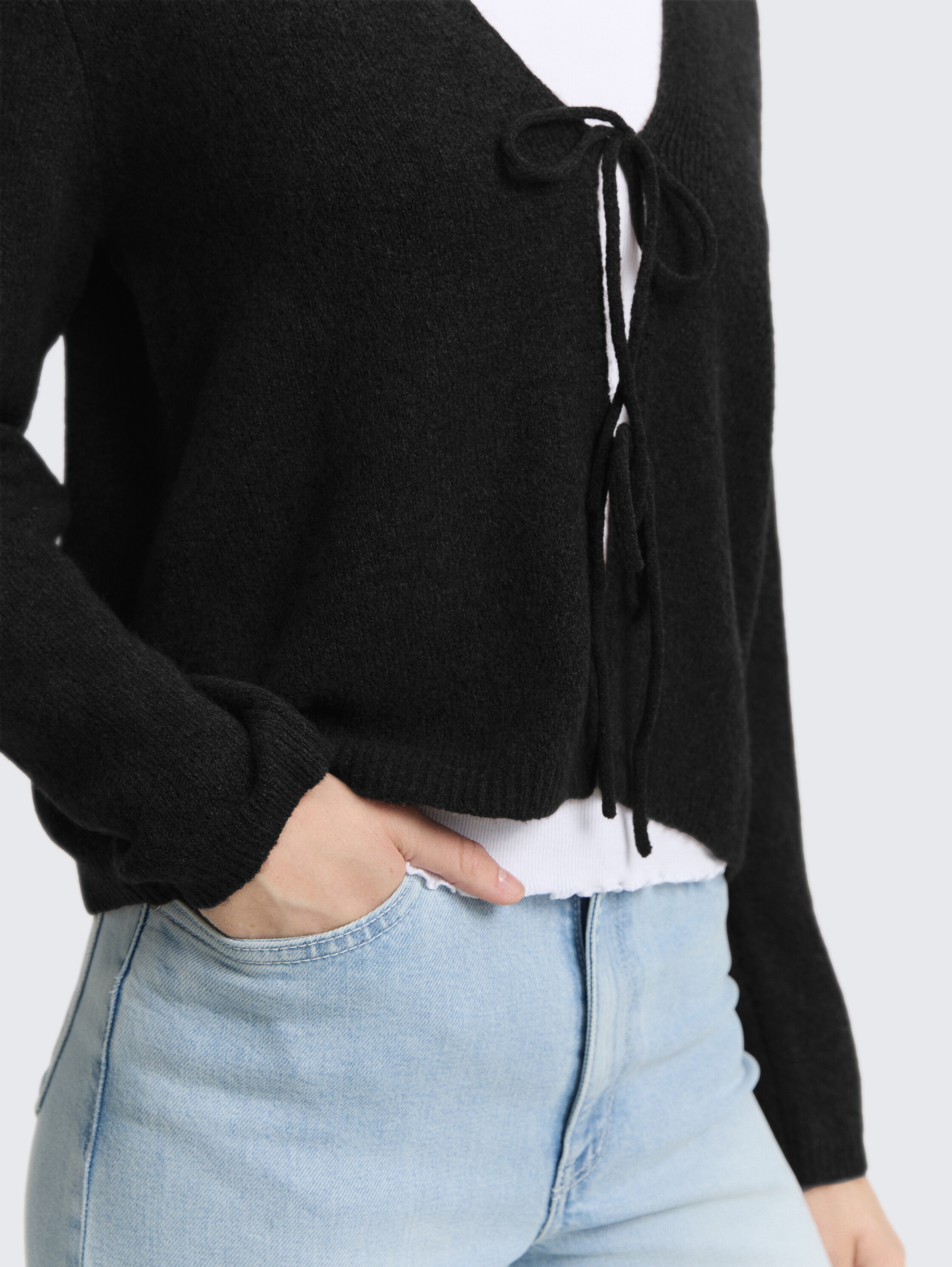 Cardigan mit Schleifen-Details - deep black - Detail-Model-Ansicht