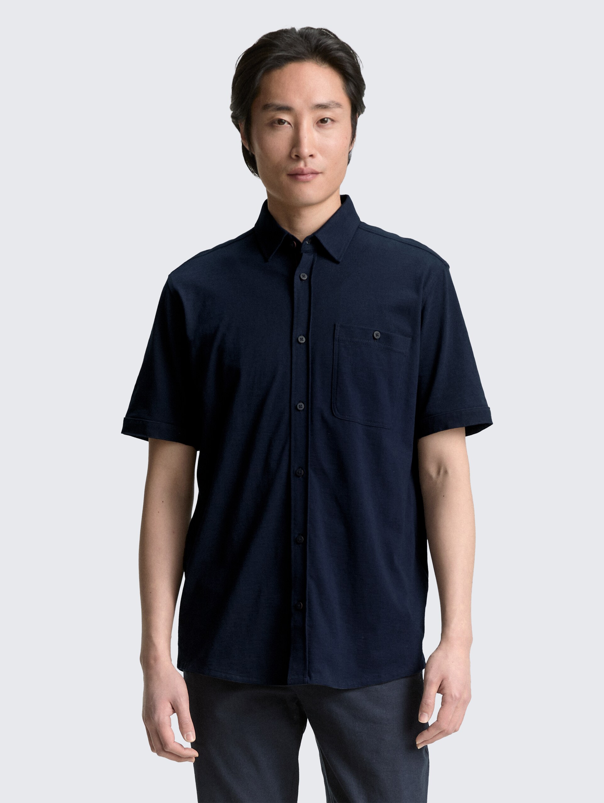 Regular Fit Kurzarmhemd aus Baumwolle - sky captain blue - Ausschnitt Model-Vorderansicht